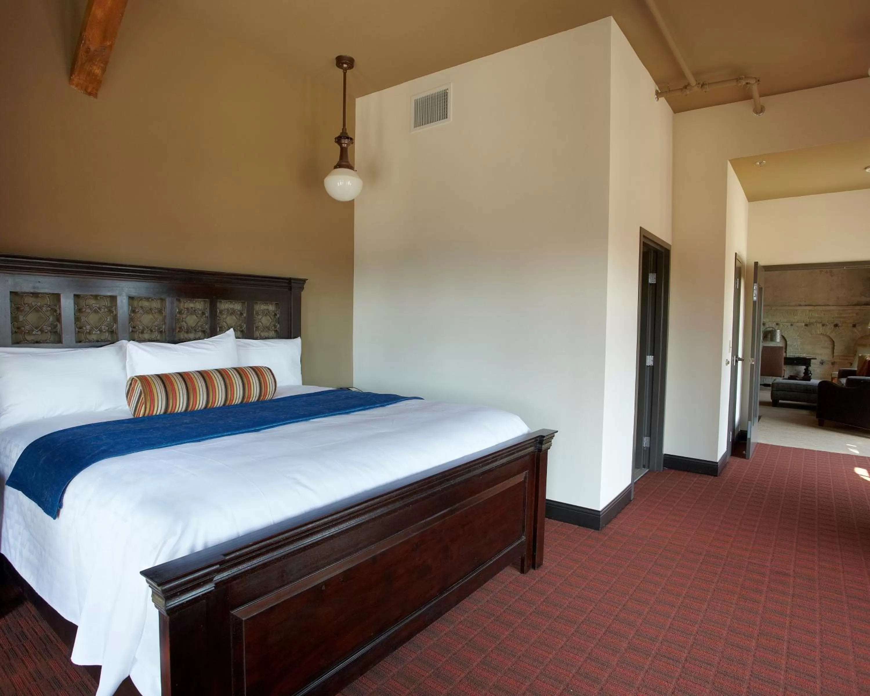 Guests, Bed in Brewhouse Inn and Suites