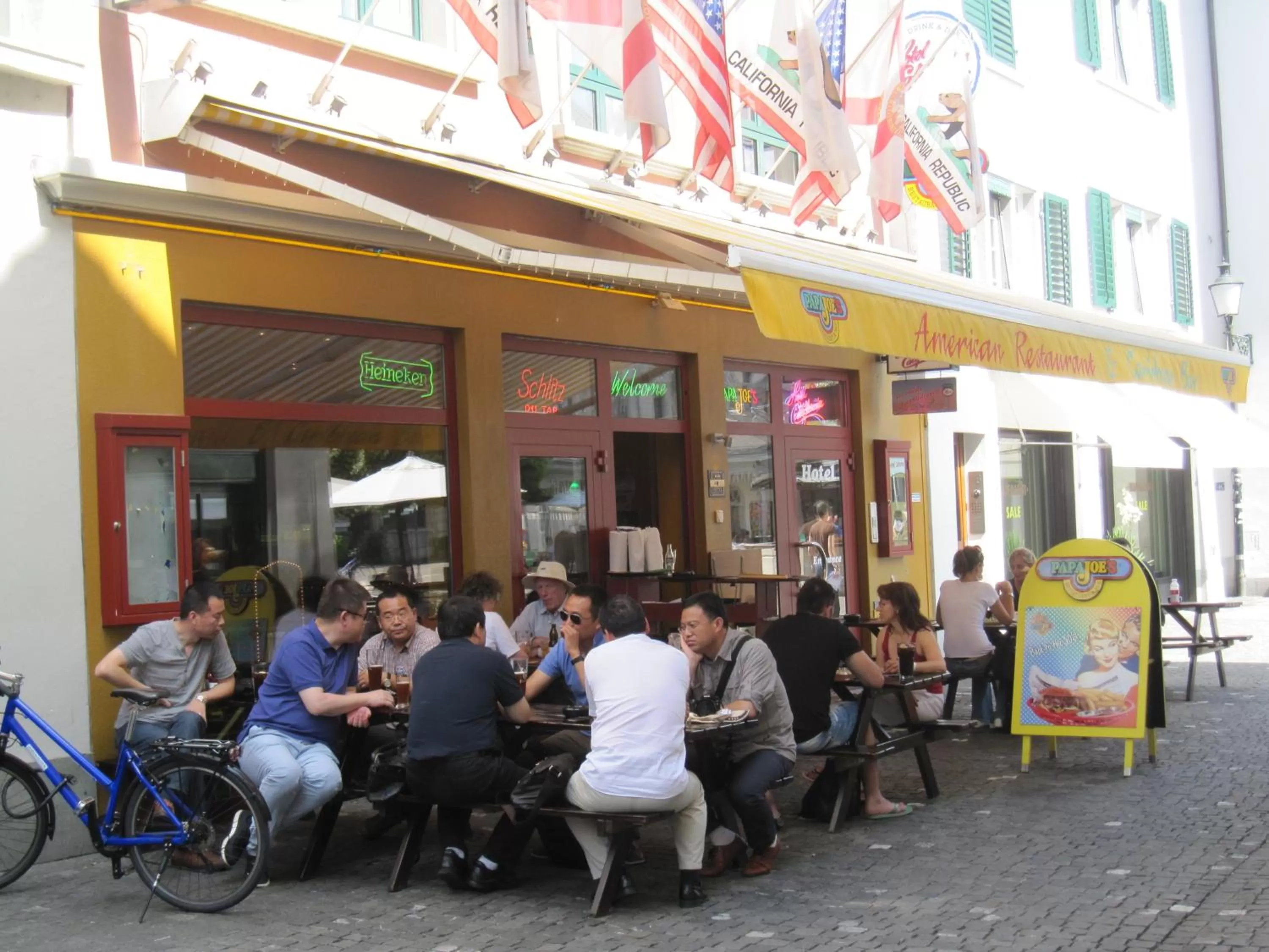 Restaurant/places to eat in Hotel California