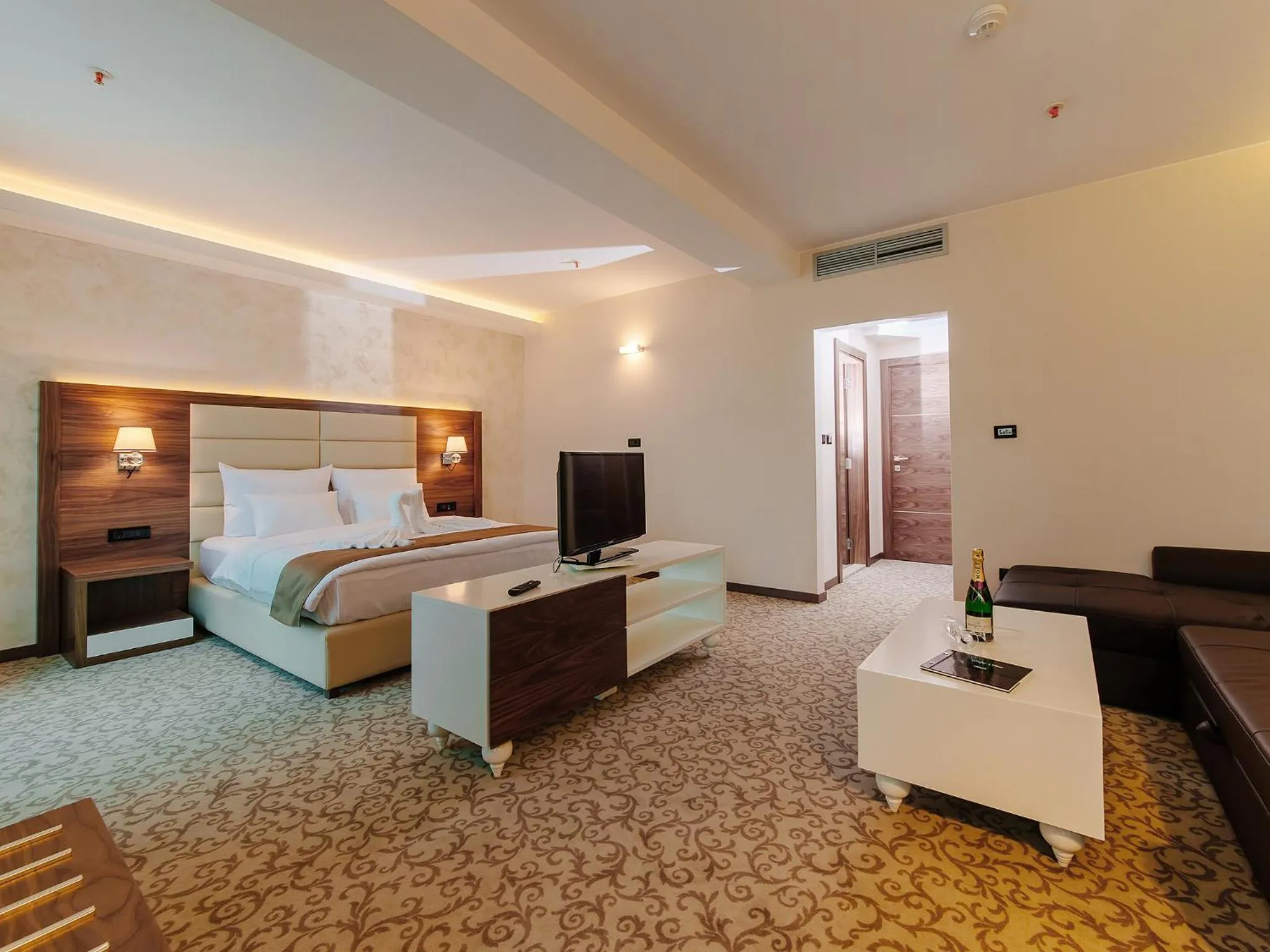 Photo of the whole room, Bed in Hotel New Star