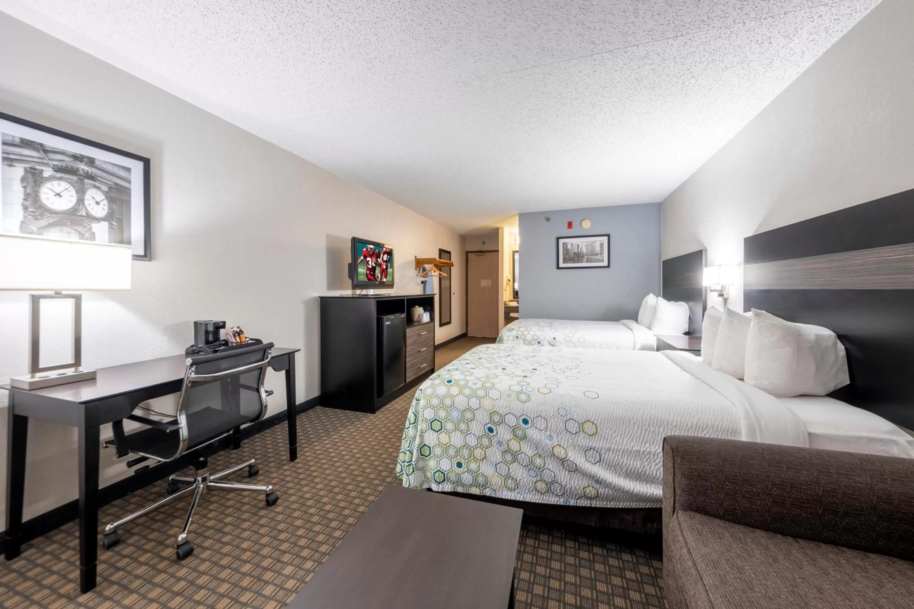 Photo of the whole room, Bed in HomeTown Inn by Red Roof East Syracuse
