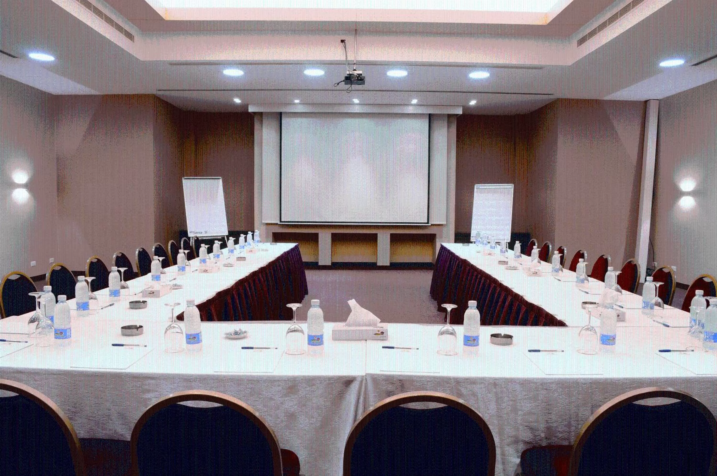 Business facilities in Country Lodge Hotel & Resort Beirut