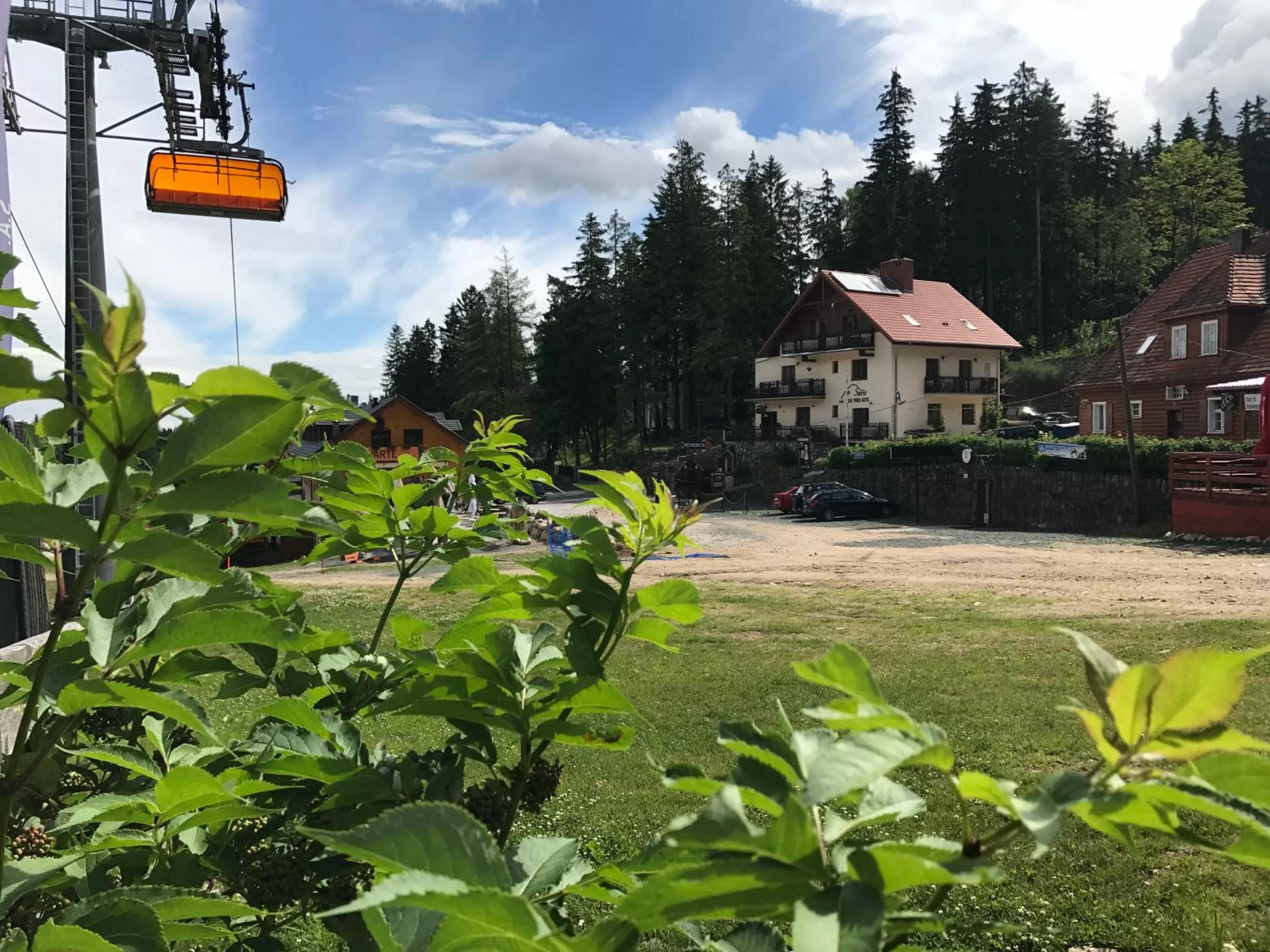 Nearby landmark, Property Building in Safir przy samym WYCIĄGU