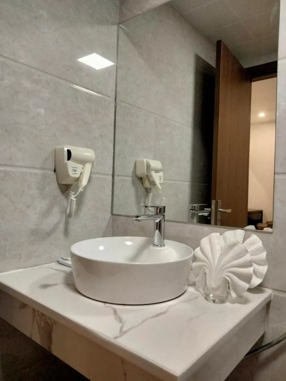 Golden Palm HaLong Hotel