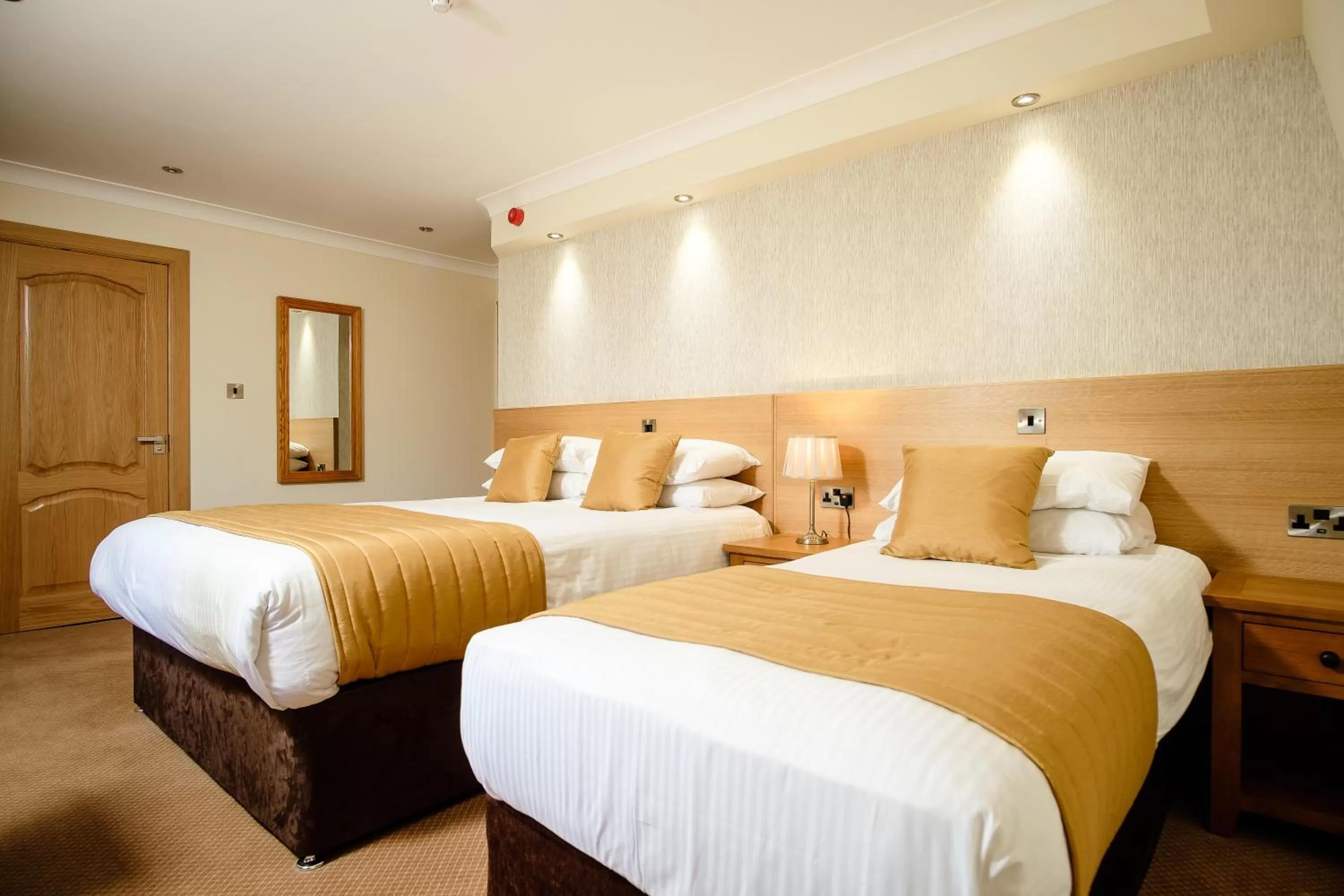 Photo of the whole room, Bed in Victoria Hotel