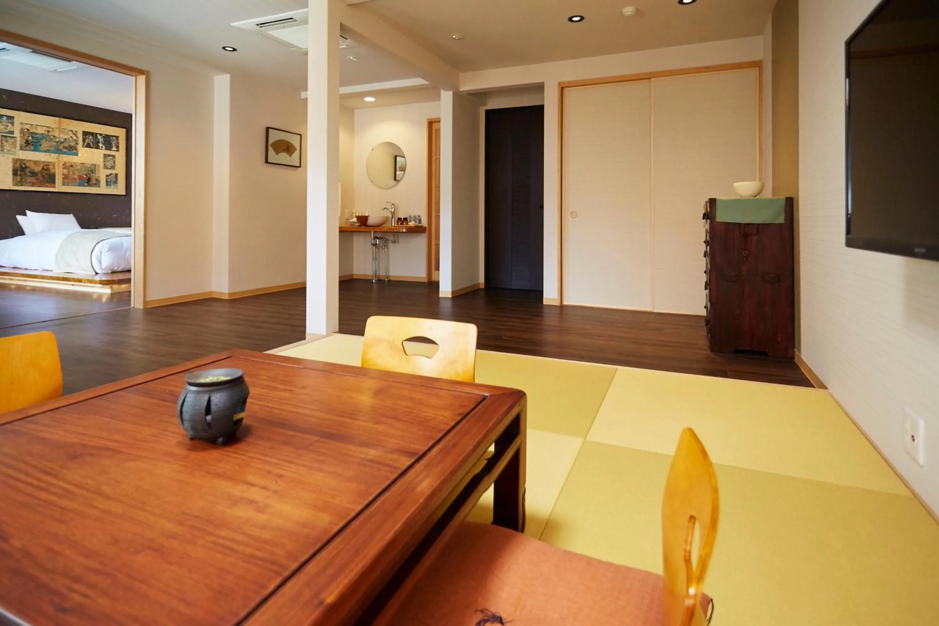 Photo of the whole room in Nazuna Kyoto Nijo-jo