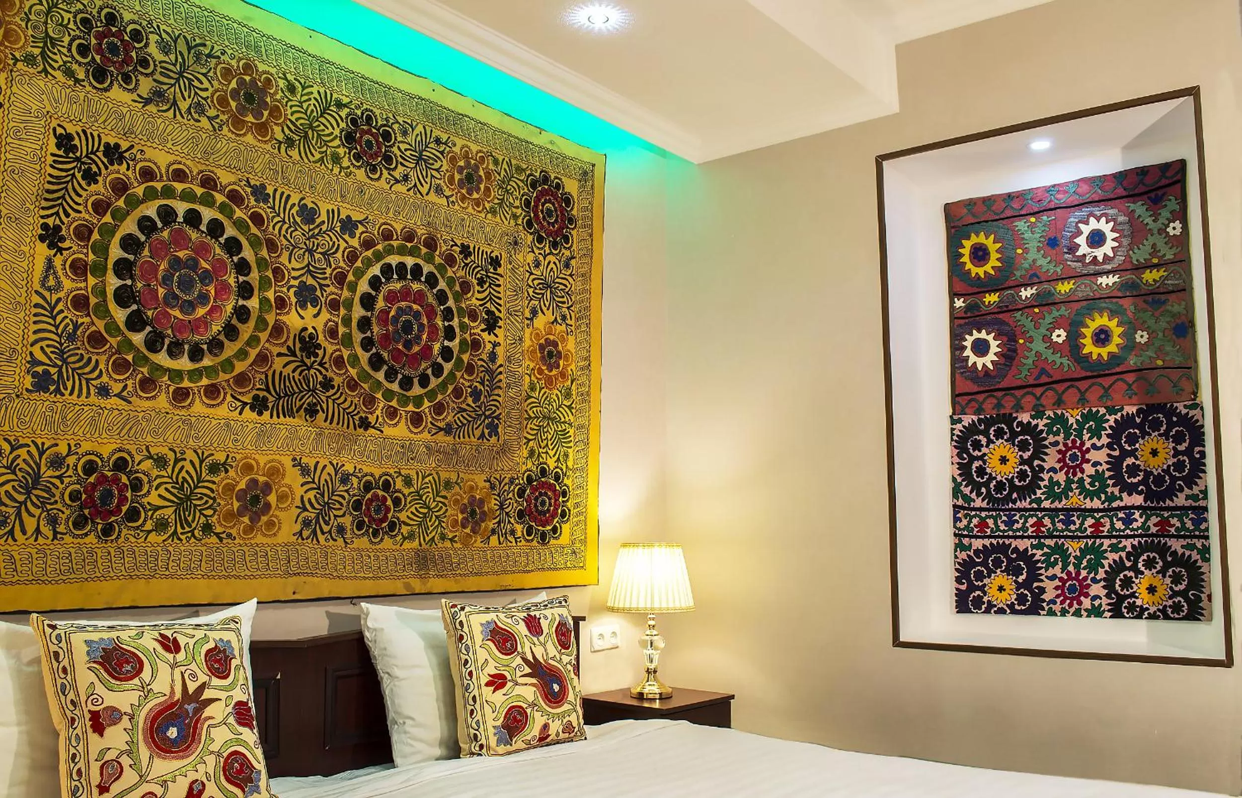 Bed in Jahongir Guest House