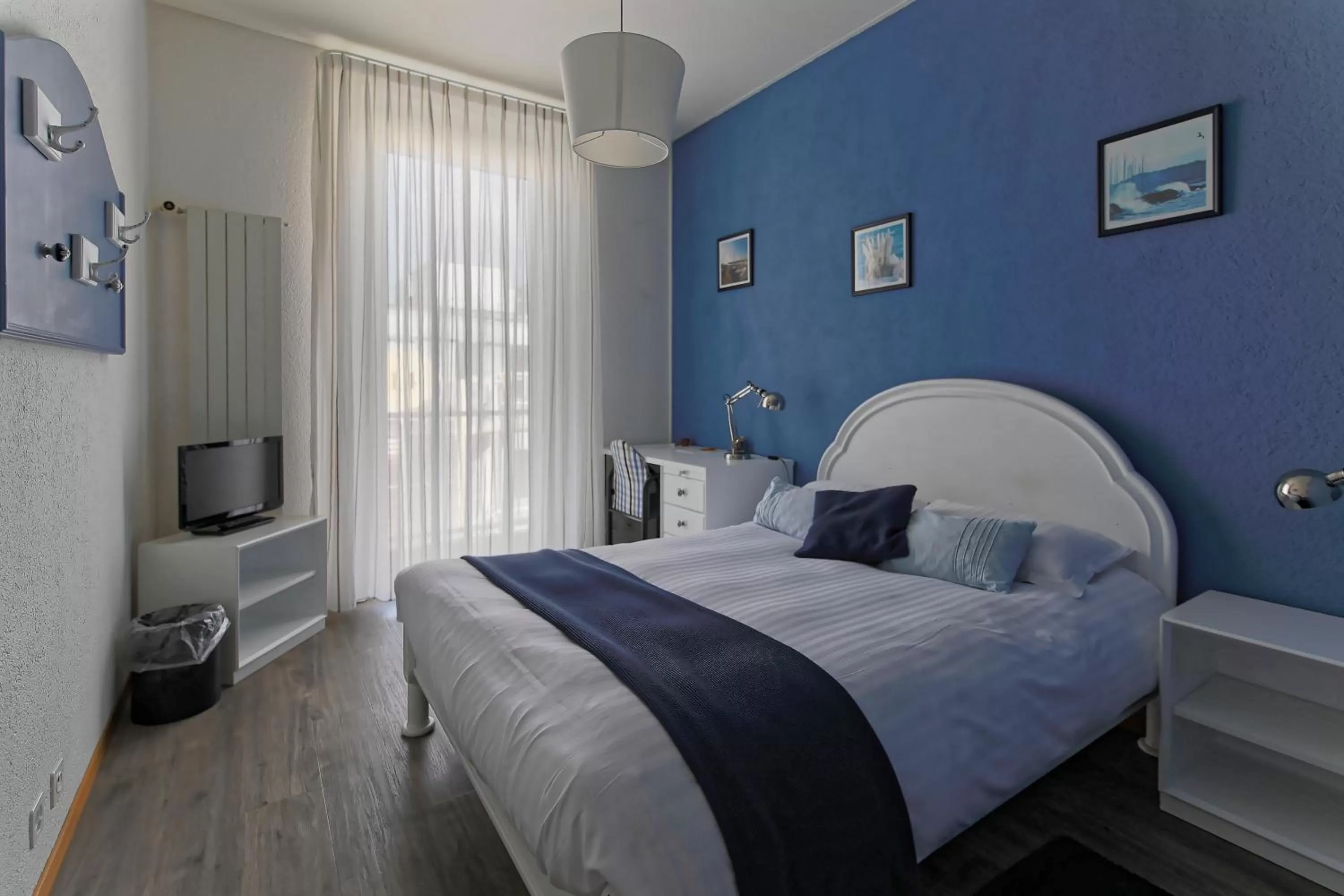 Photo of the whole room, Bed in Les Chambres du CTN