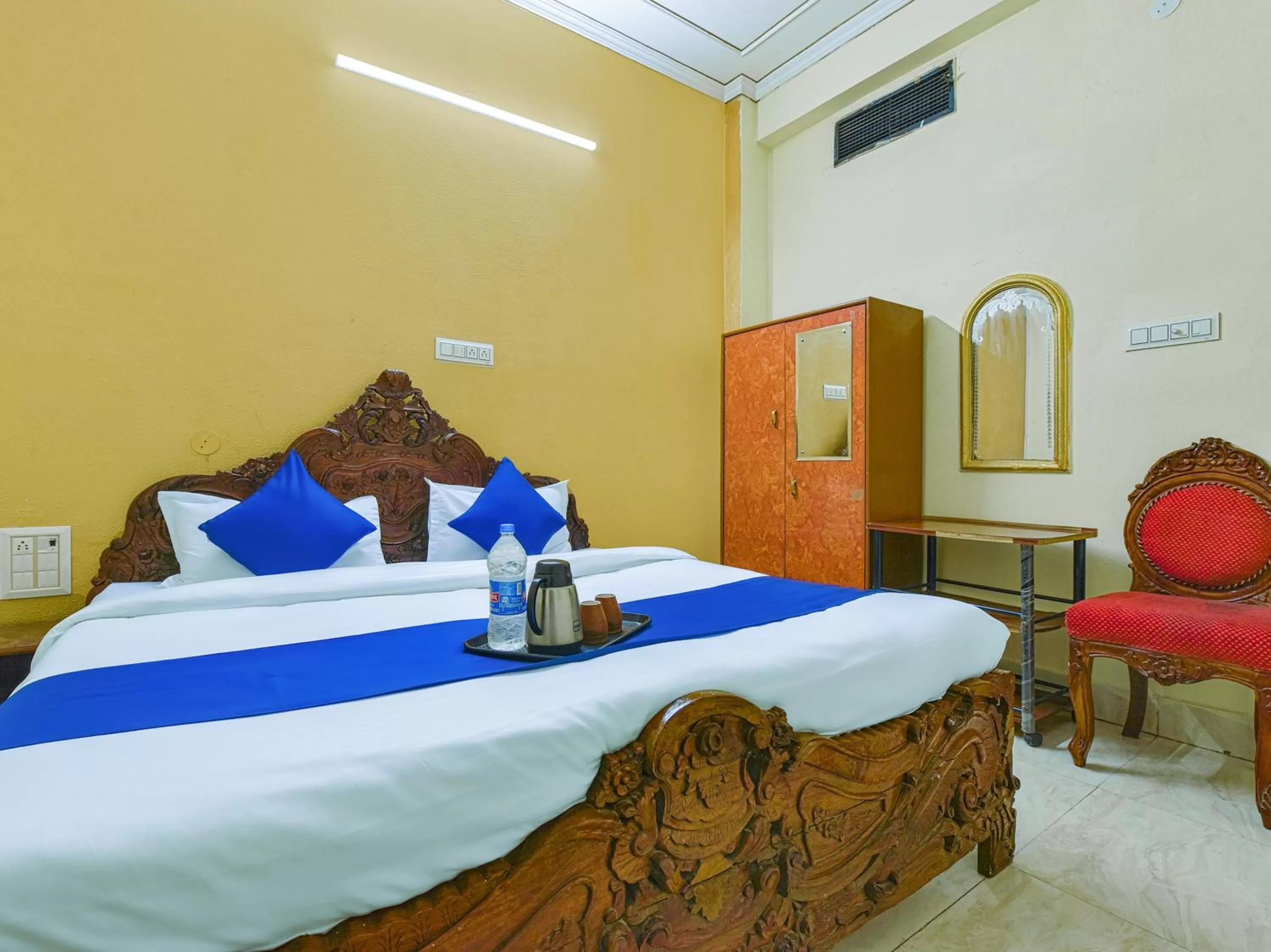 Bedroom, Bed in The Maurvi Inn