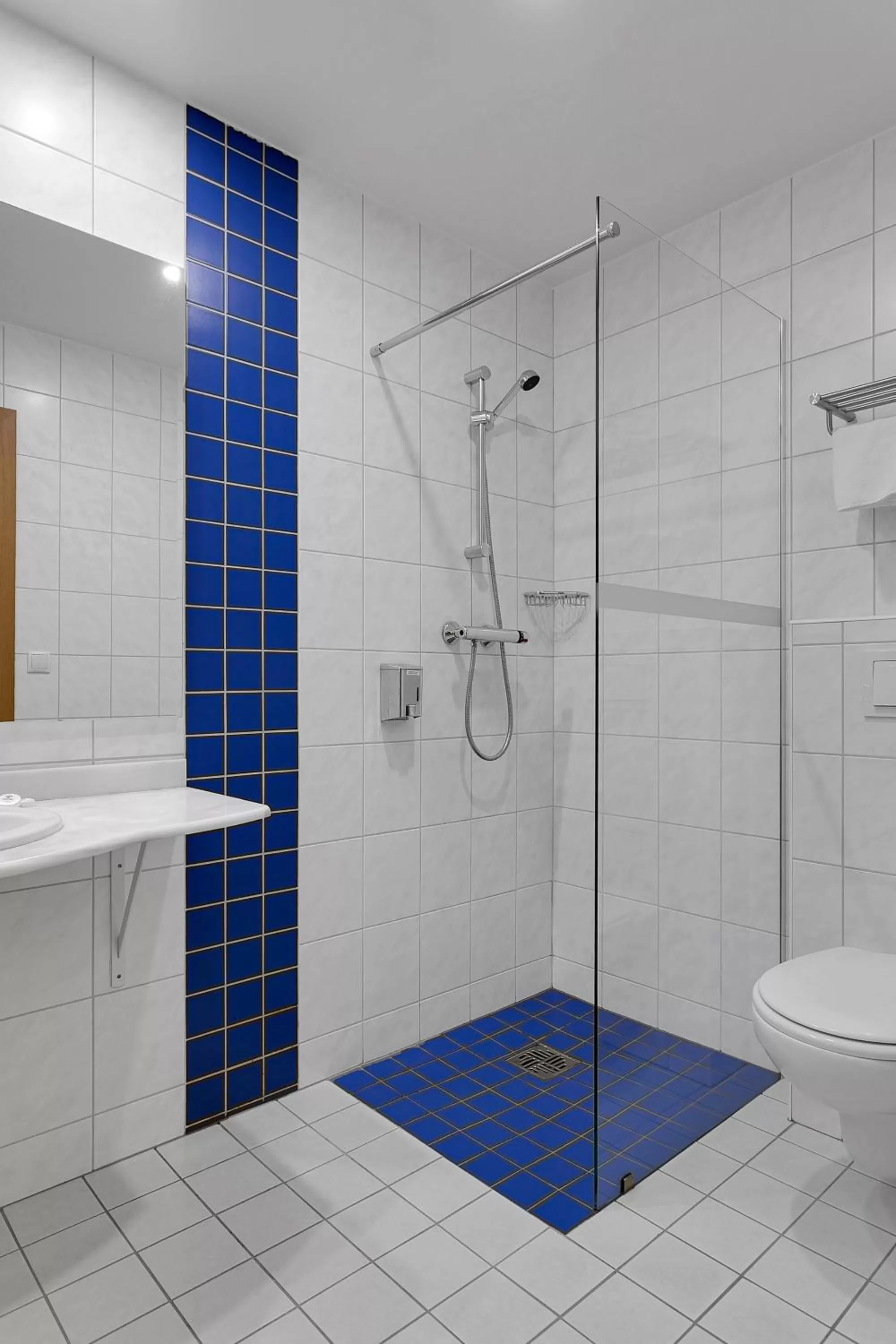 Shower in Aurora Hotel at Reykjavik-Keflavik Airport Terminal KEF