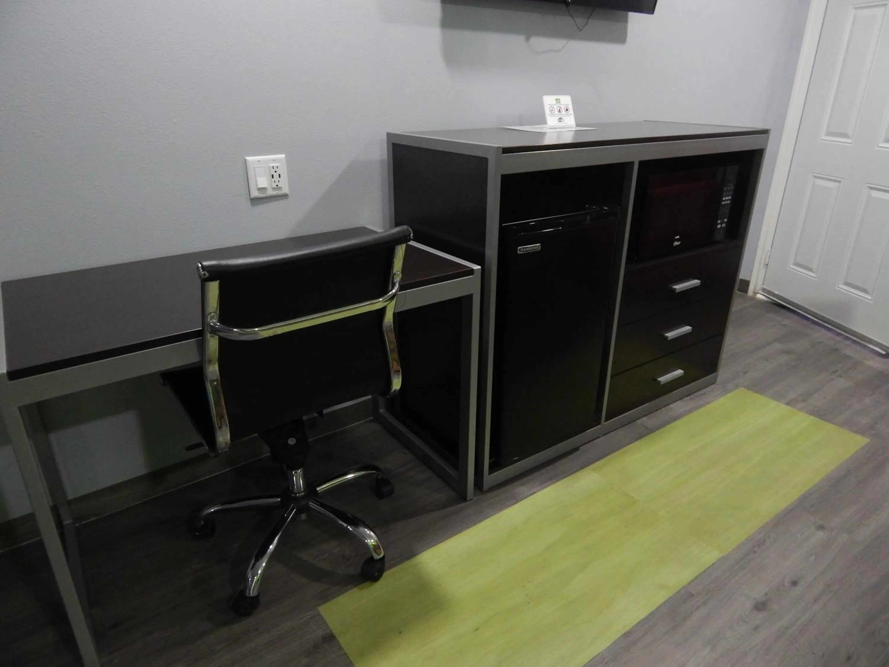 TV and multimedia in Executive Inn Fort Stockton