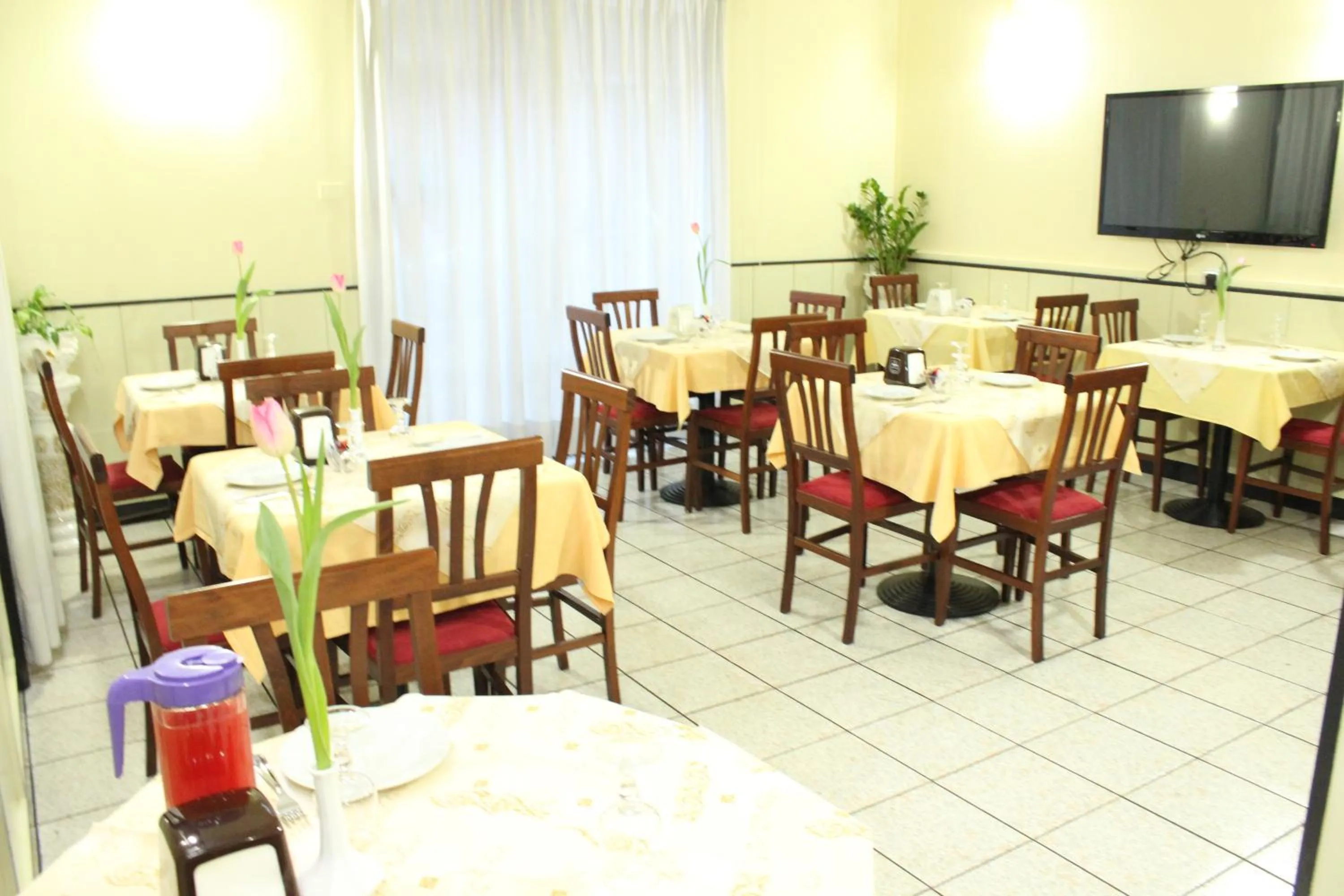 Communal lounge/ TV room in Hotel Europa