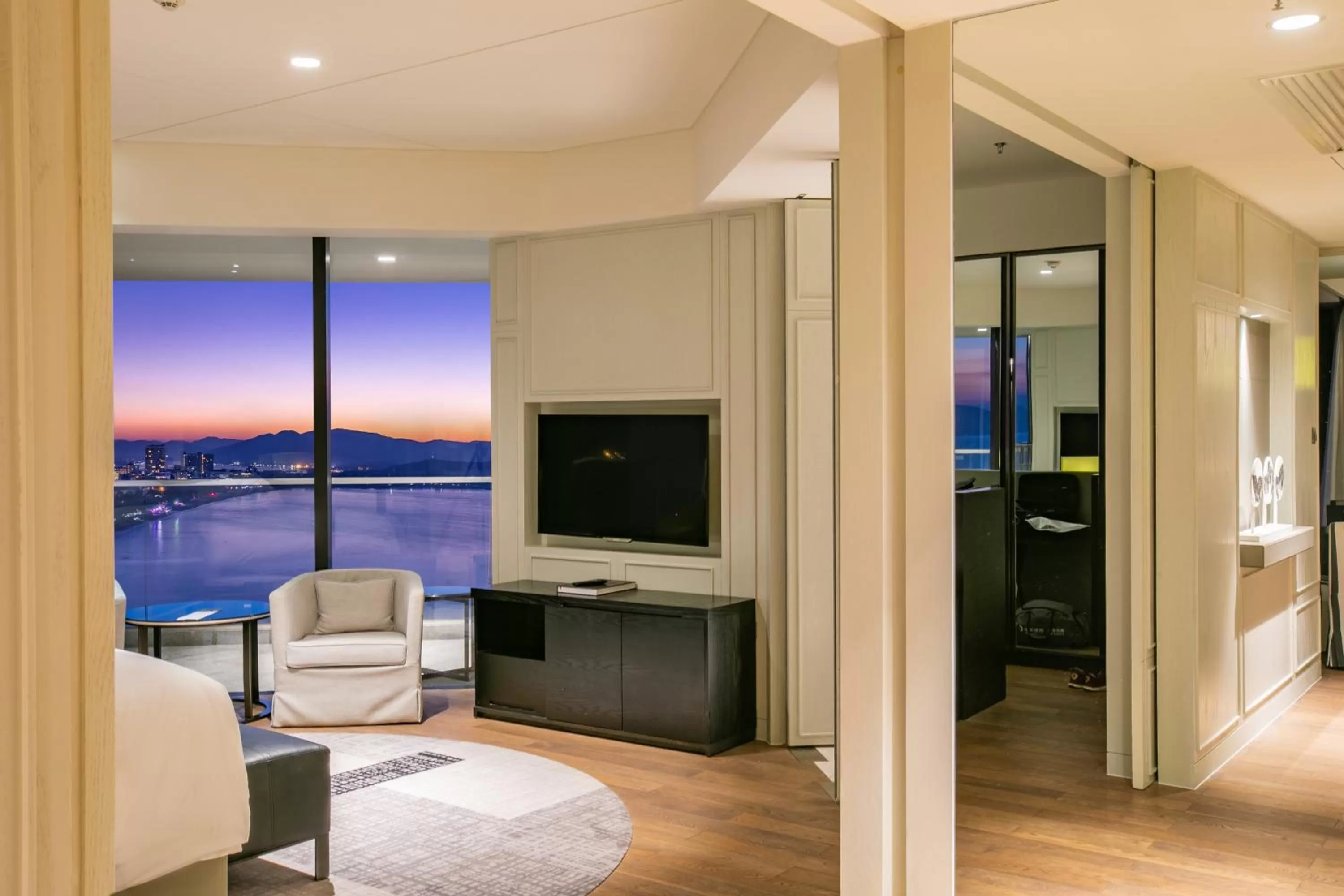 TV and multimedia in The Shanhaitian Resort Sanya, Autograph Collection