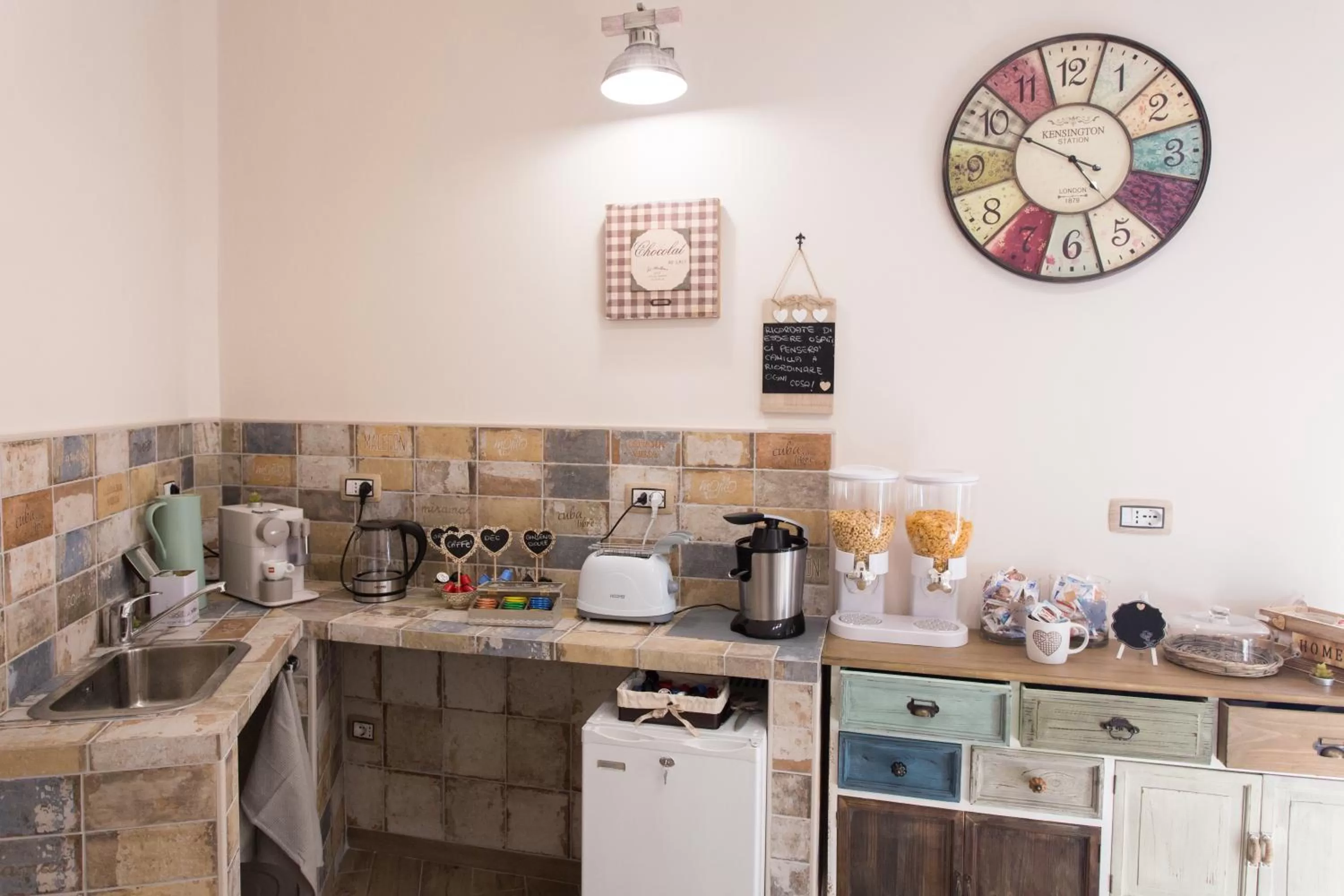 Communal kitchen in Alle Scalette B&B