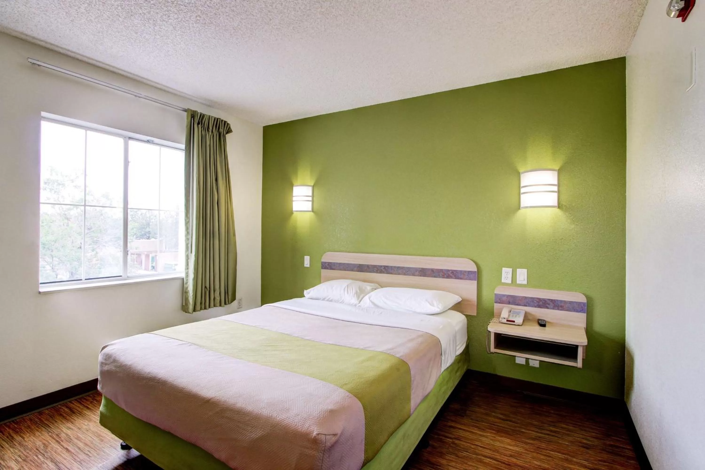 Deluxe Queen Suite in Park Inn by Radisson, Aurora