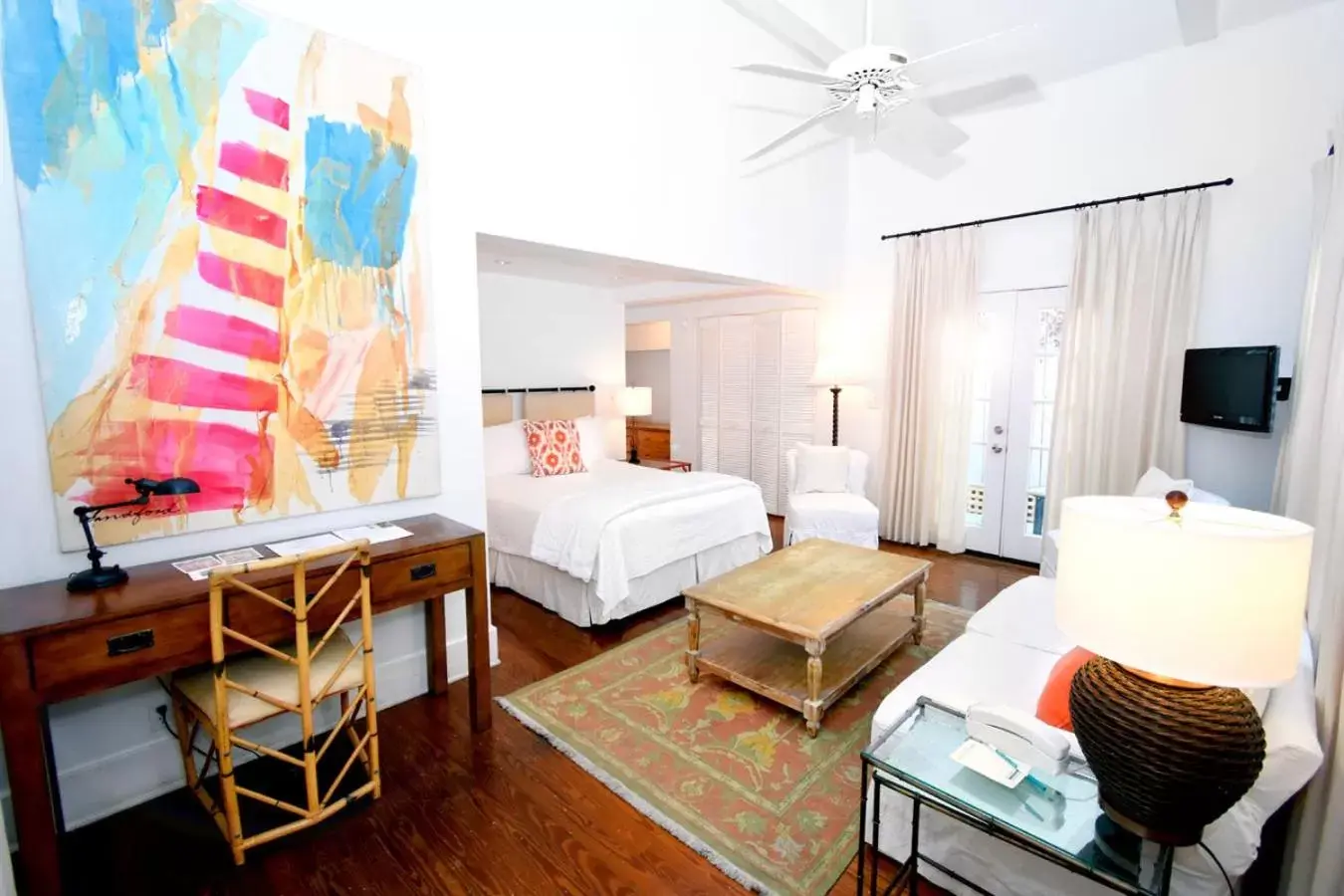 Deluxe Queen Room in Simonton Court Historic Inn & Cottages Deluxe Queen Room in Simonton Court Historic Inn & Cottages