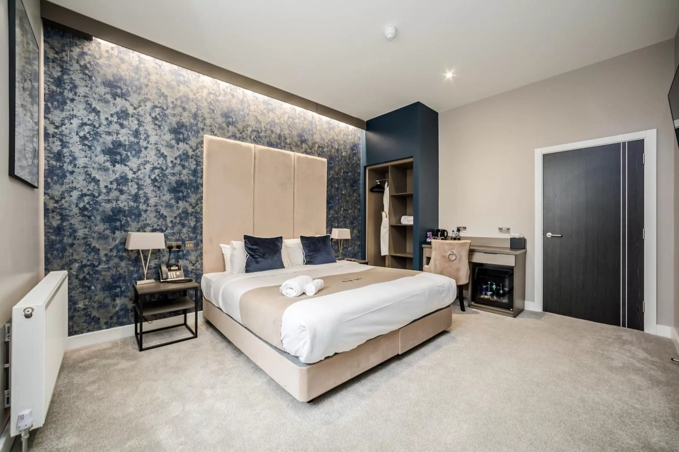 Bathroom, Bed in Stay Hotel