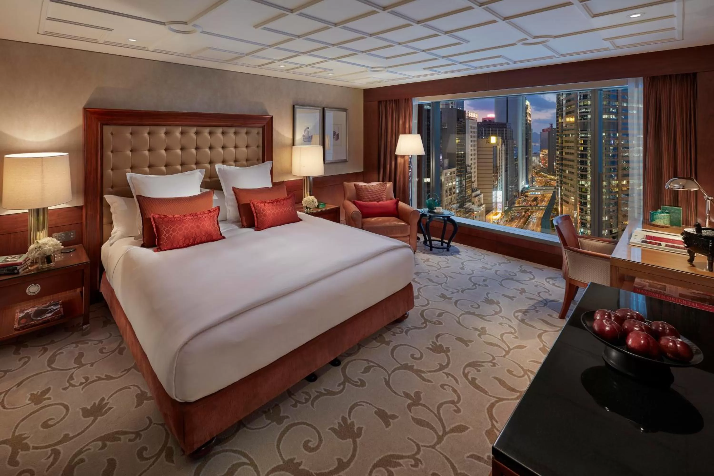 Bedroom, Bed in Mandarin Oriental, Hong Kong