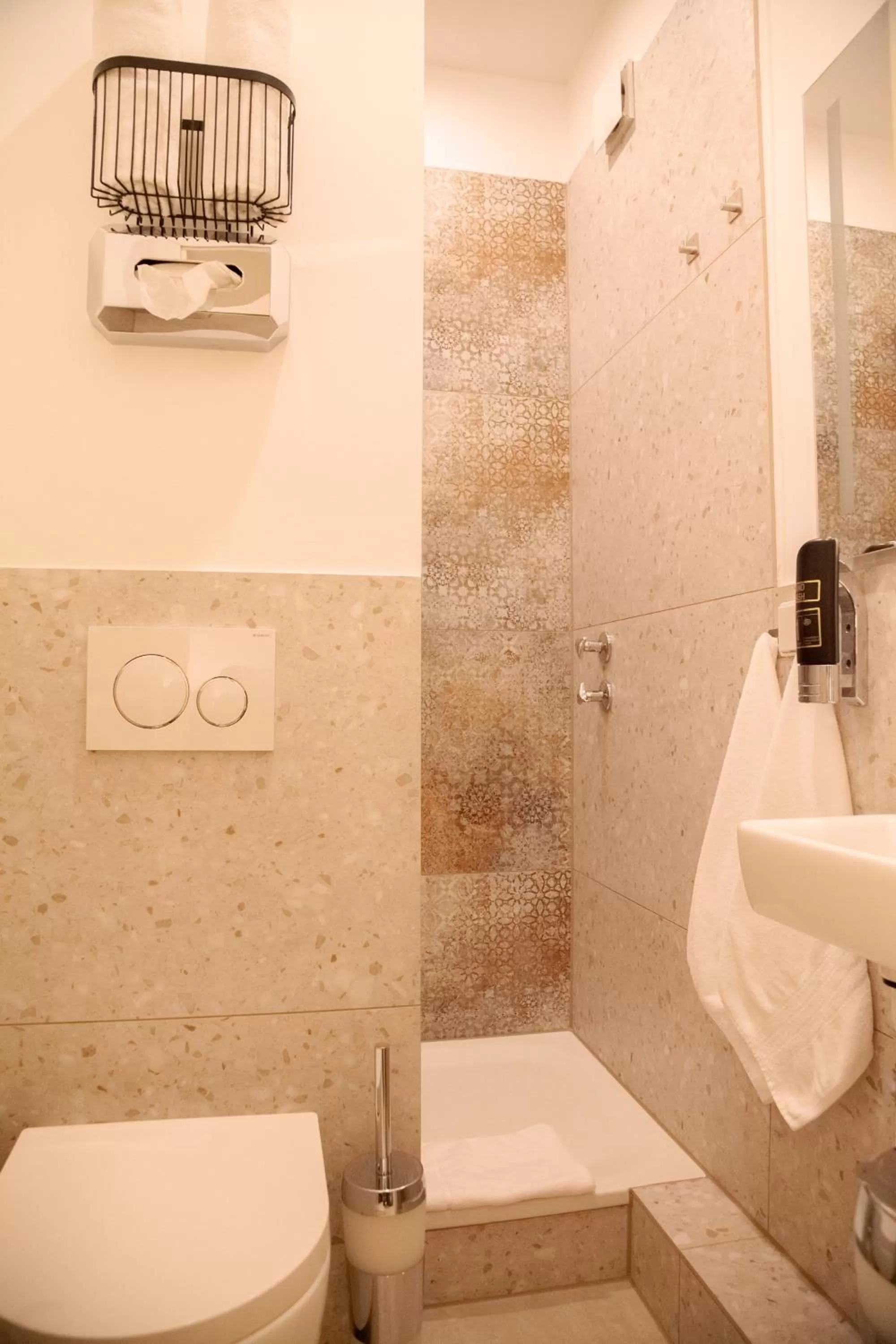 Bathroom in Hotel Mintarder Wasserbahnhof