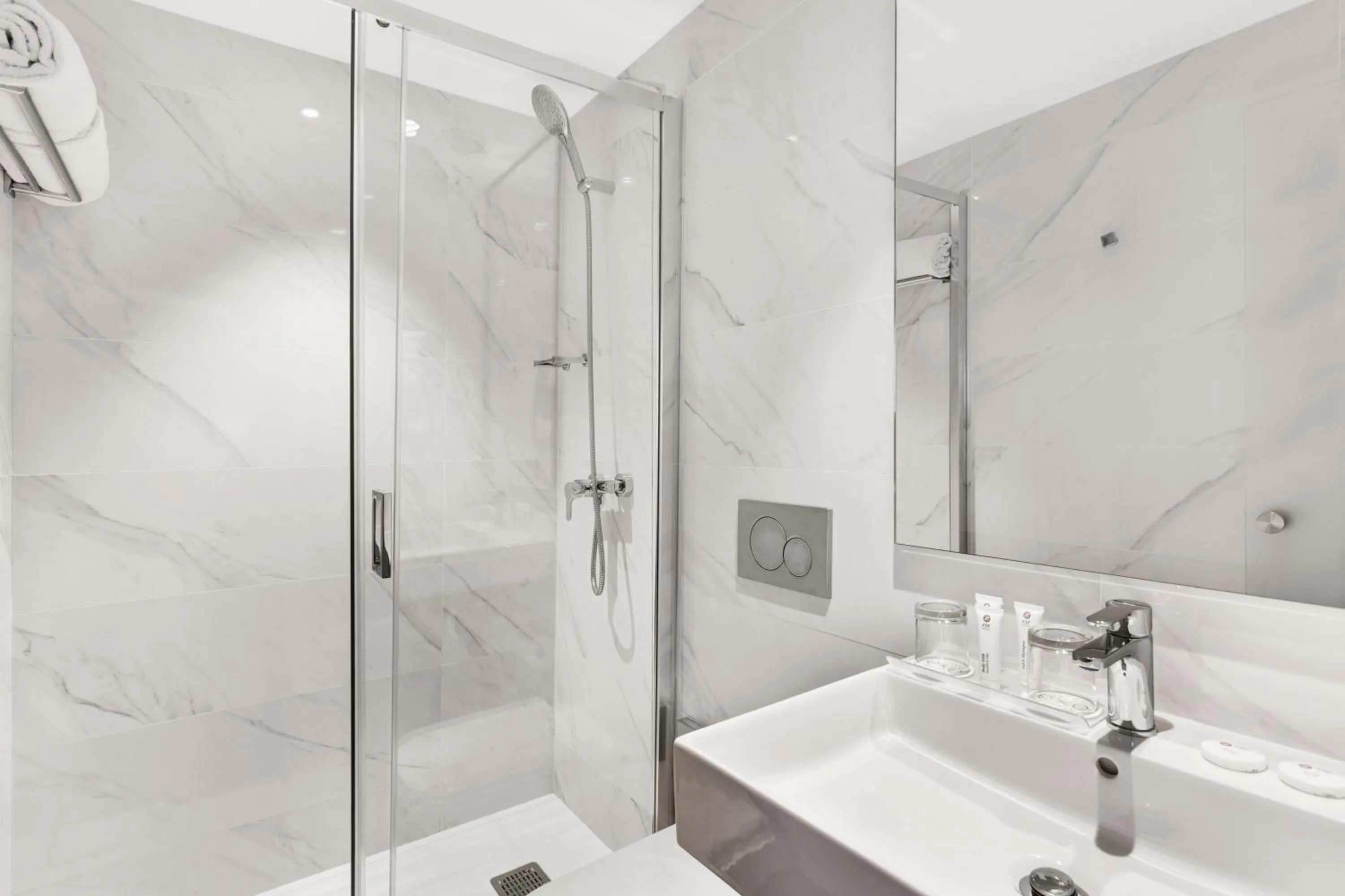 Bathroom in Exe Paris Centre