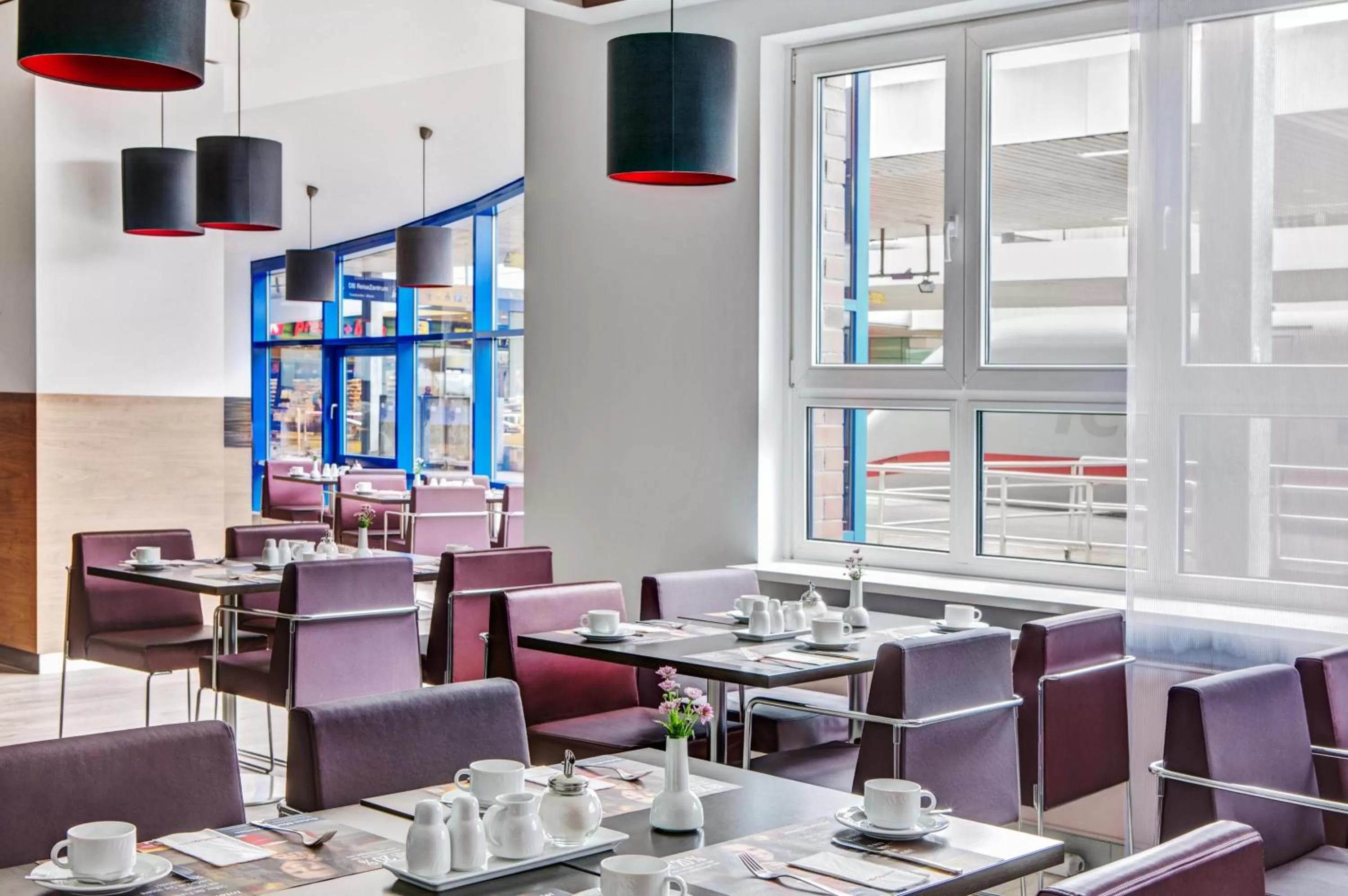 Restaurant/places to eat in IntercityHotel Hamburg Altona