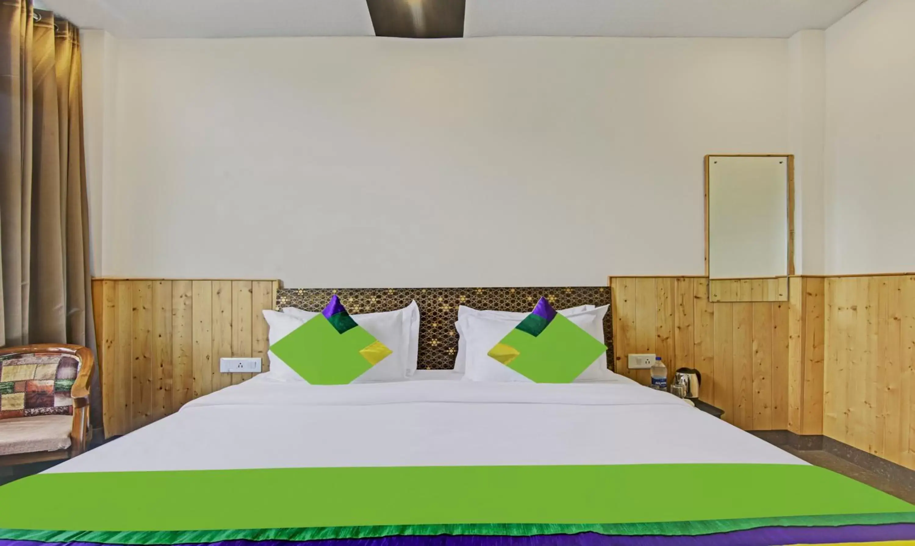 Deluxe Double Room in Treebo Trend Srishti Vaikunth Deluxe Double Room in Treebo Trend Srishti Vaikunth