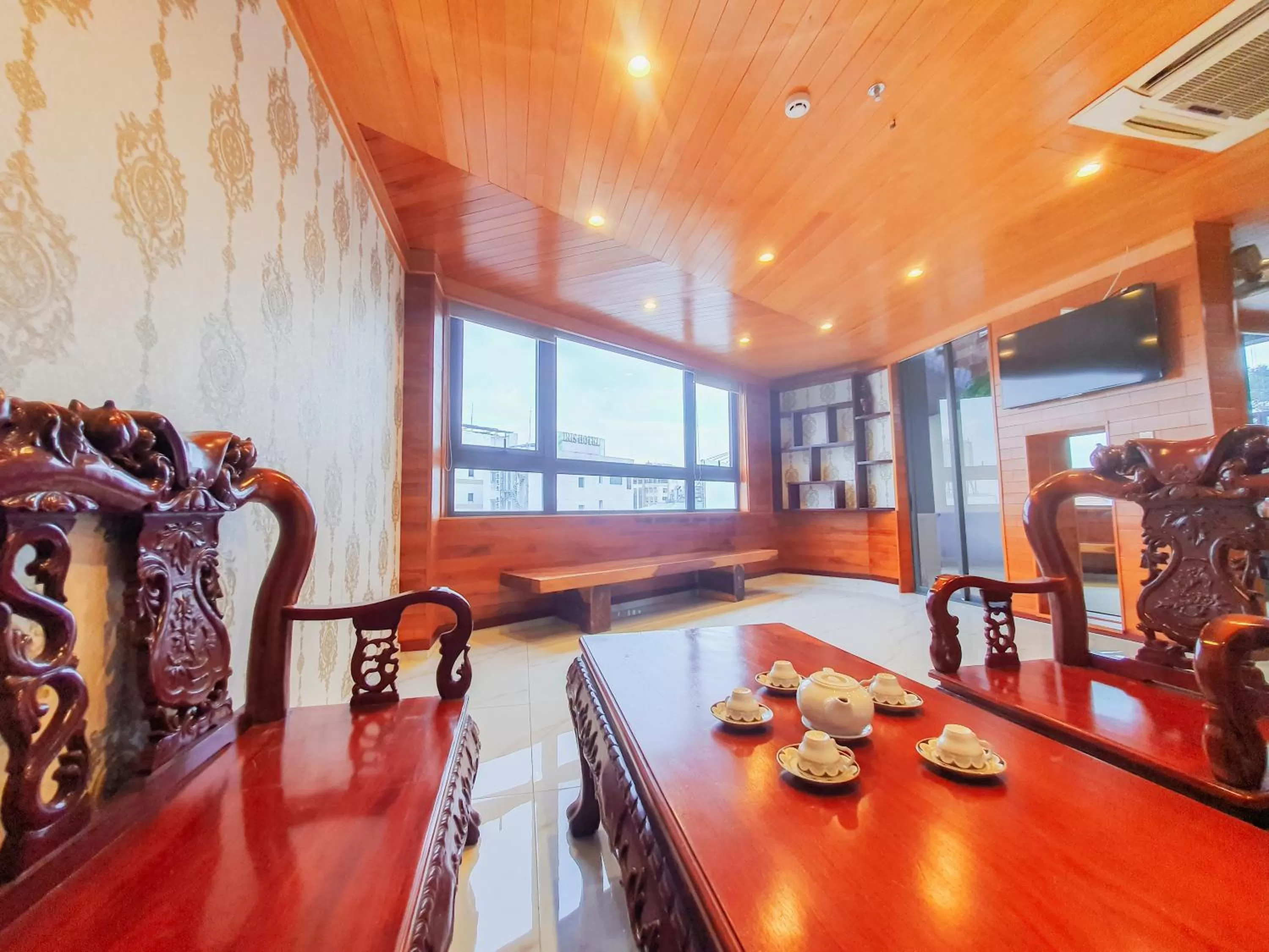 TV and multimedia in LEHA Saigon Hotel Airport