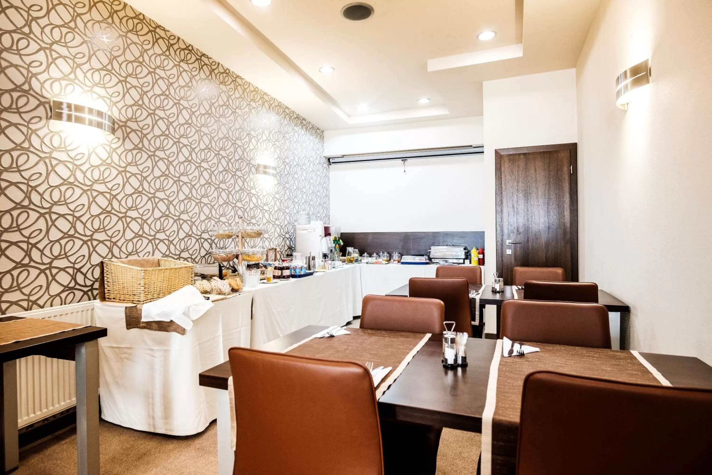 Buffet breakfast in Hotel Deluxe with free Wellness and Fitness Centrum