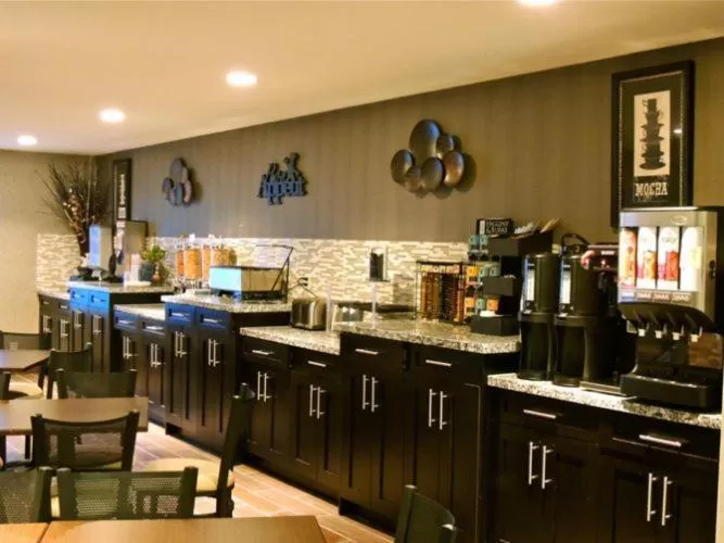 Restaurant/places to eat in Western Star Inn & Suites Esterhazy