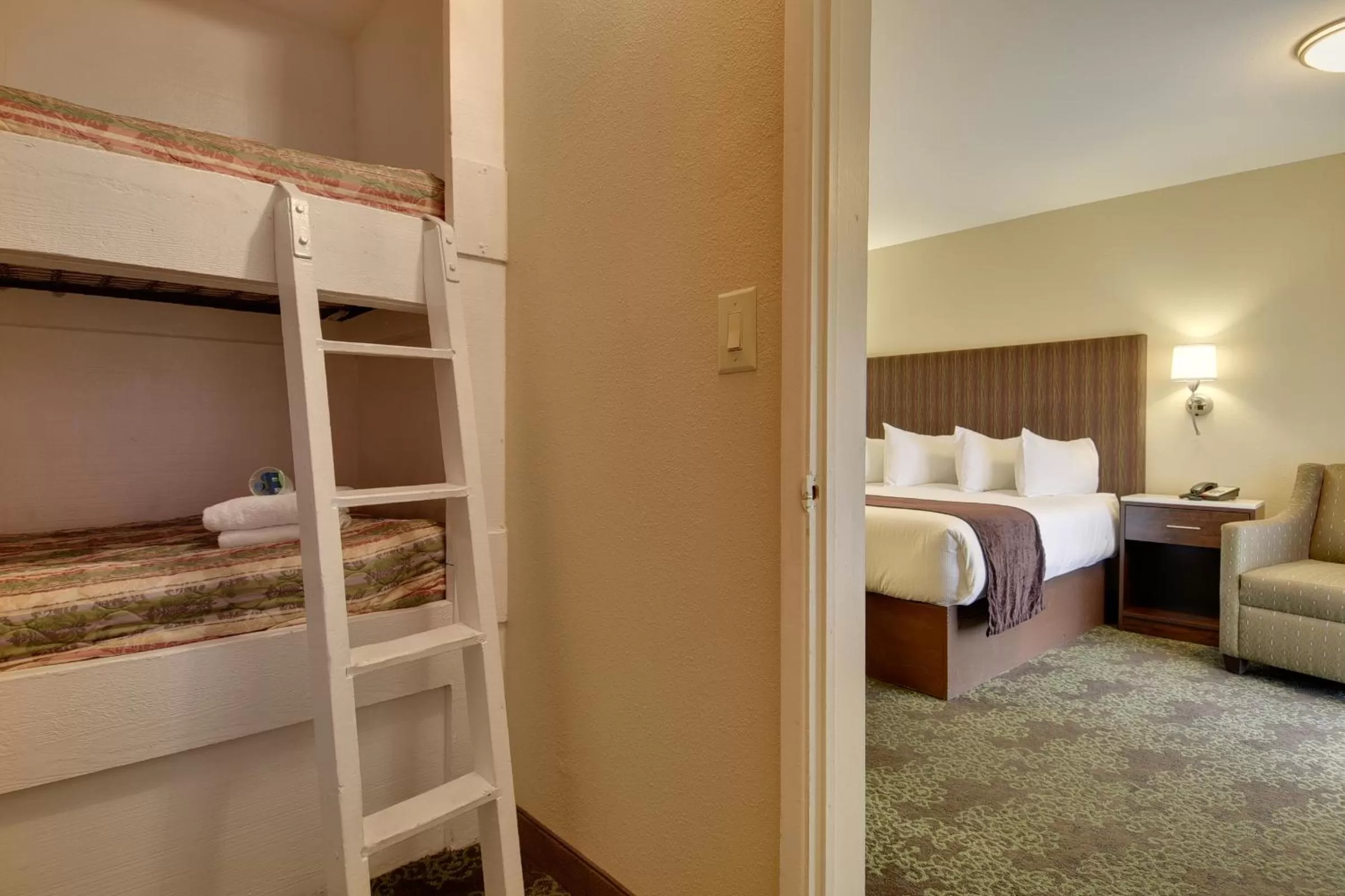 bunk bed, Bed in Vagabond Inn Bishop