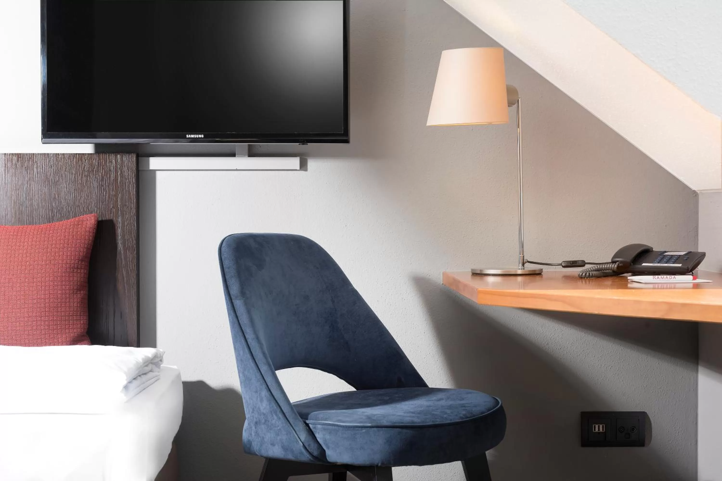 TV and multimedia in Ramada by Wyndham München Airport