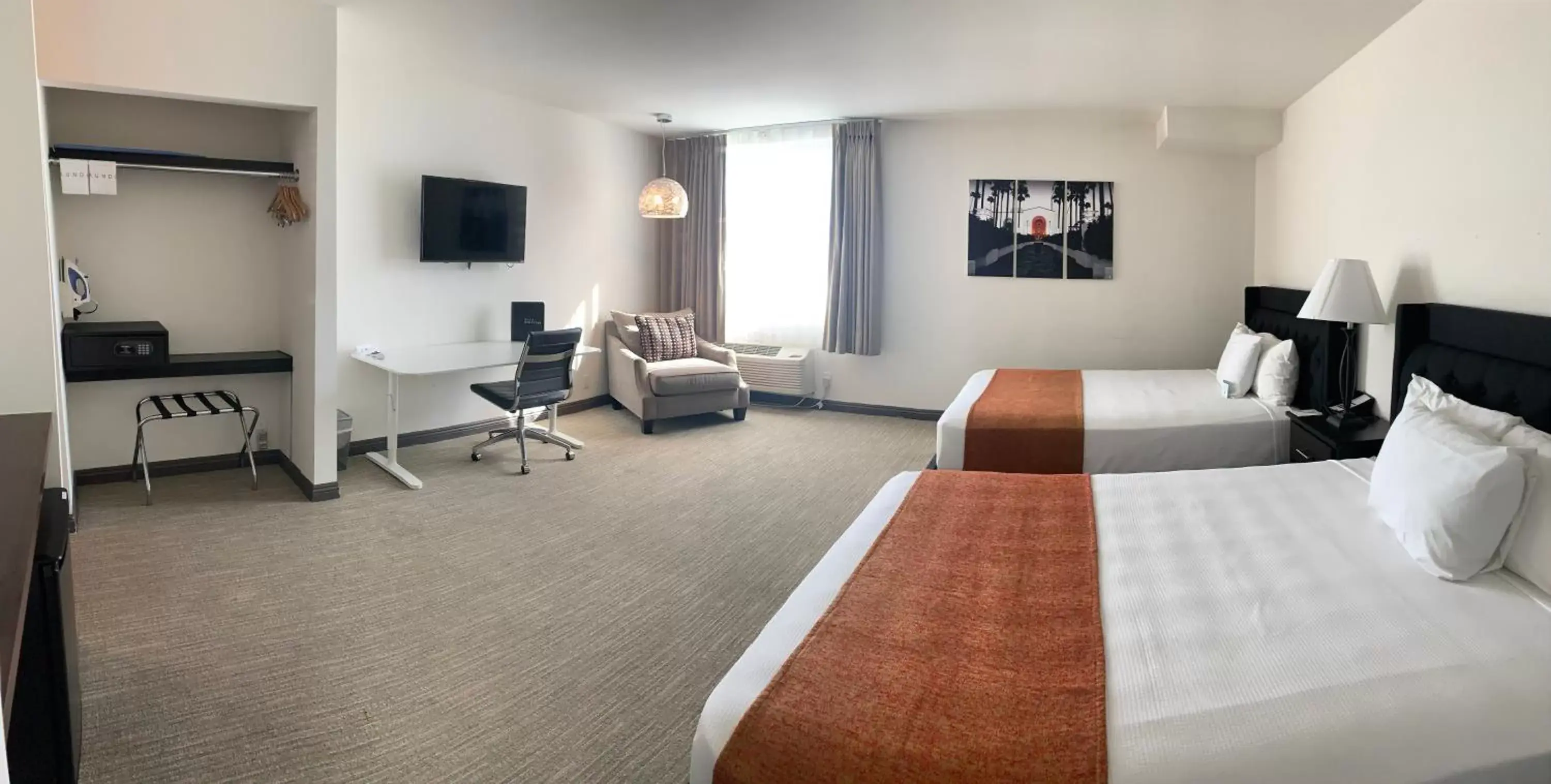 Deluxe Double Room in Redac Gateway Hotel Torrance Deluxe Double Room in Redac Gateway Hotel Torrance