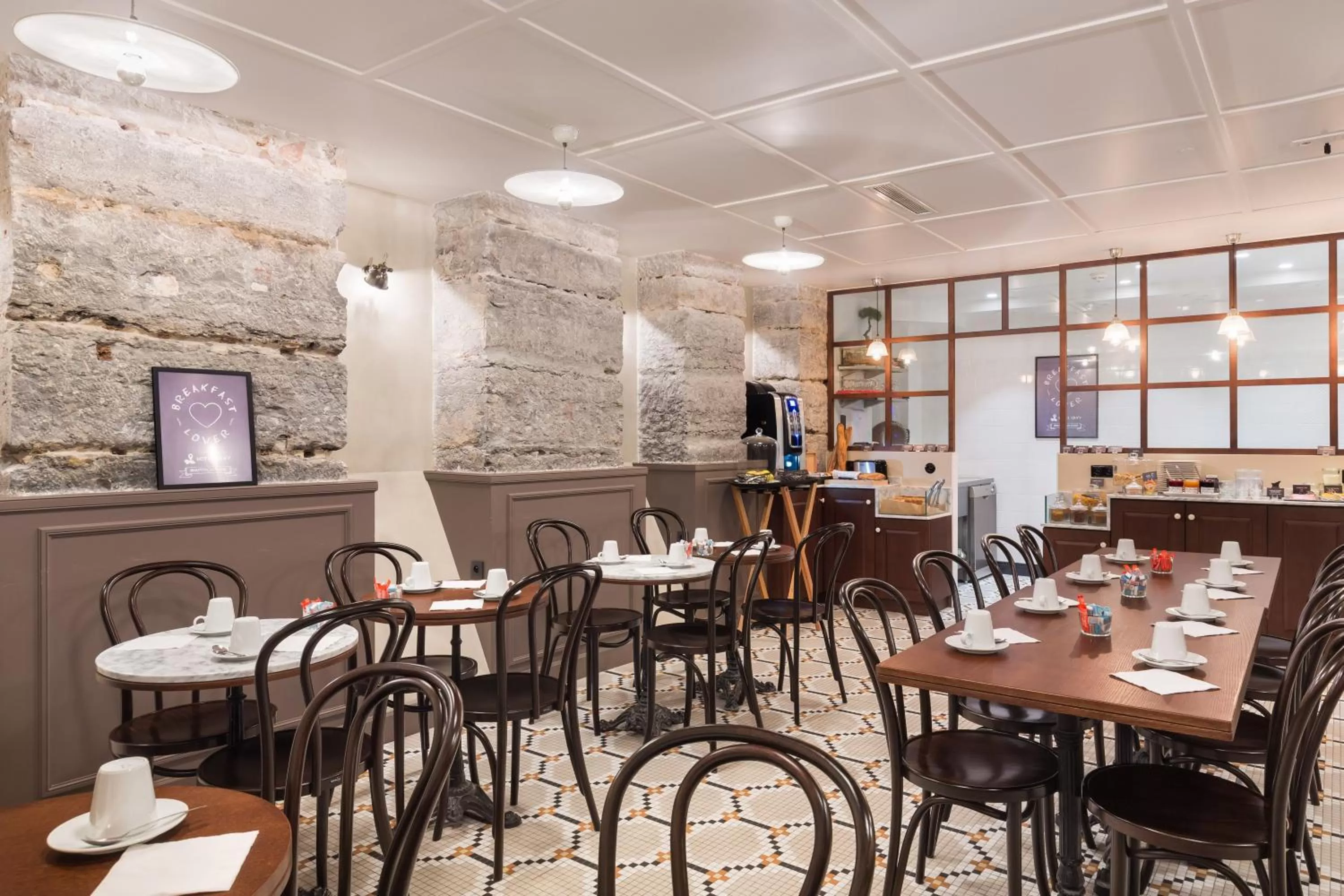 Restaurant/places to eat in Hôtel Silky by HappyCulture