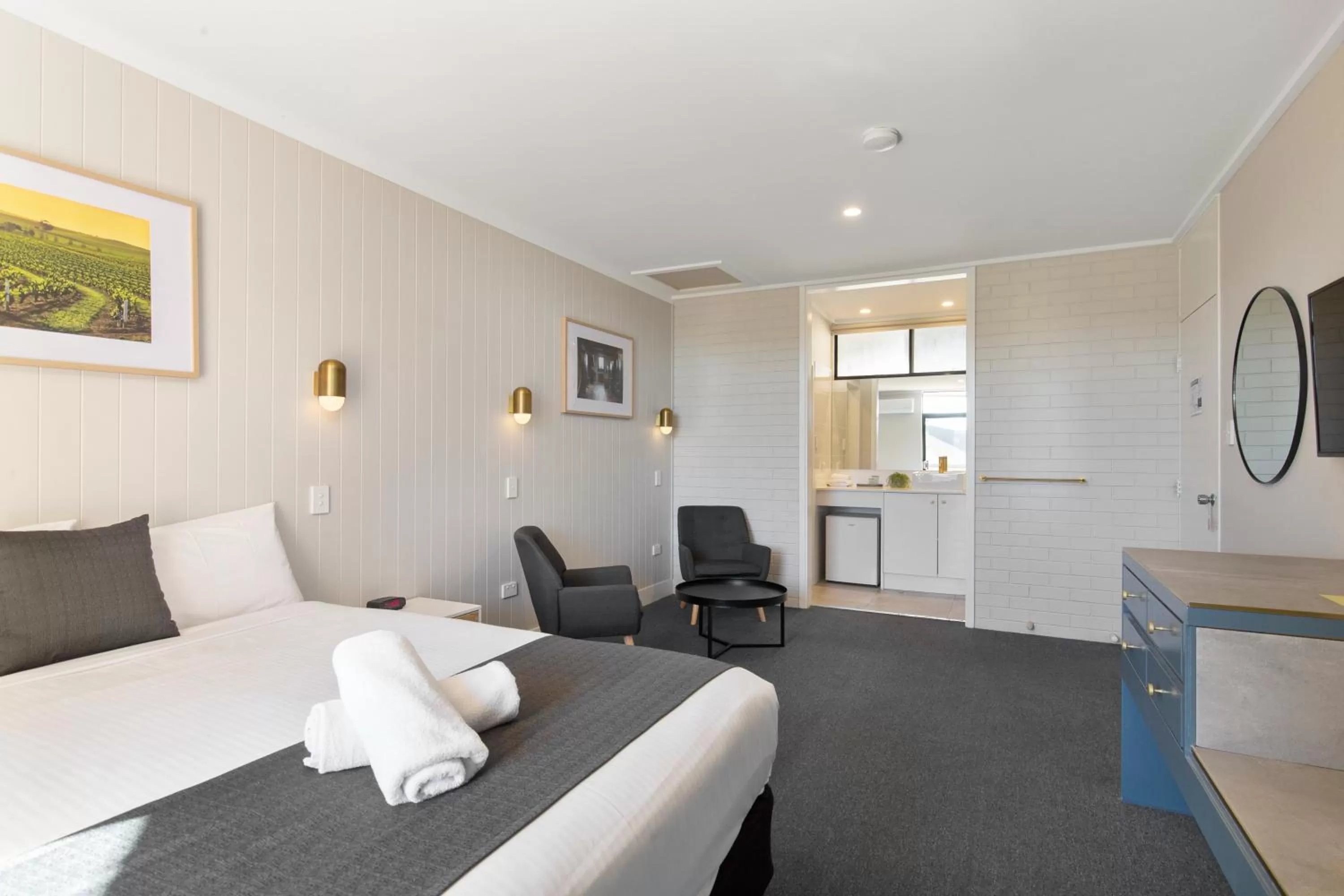 Floor plan, Bed in The Wine Vine Hotel