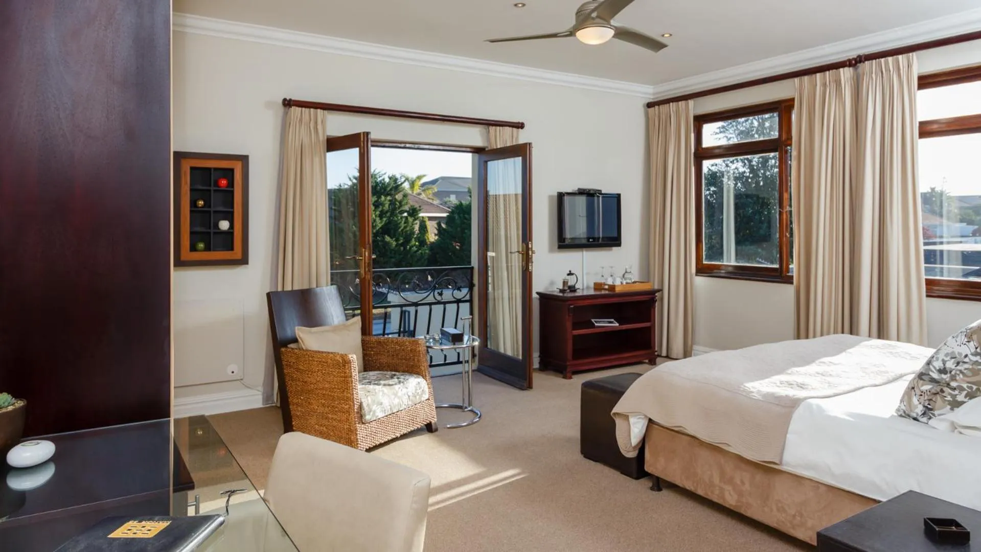 Decorative detail, Bed in Manor 38