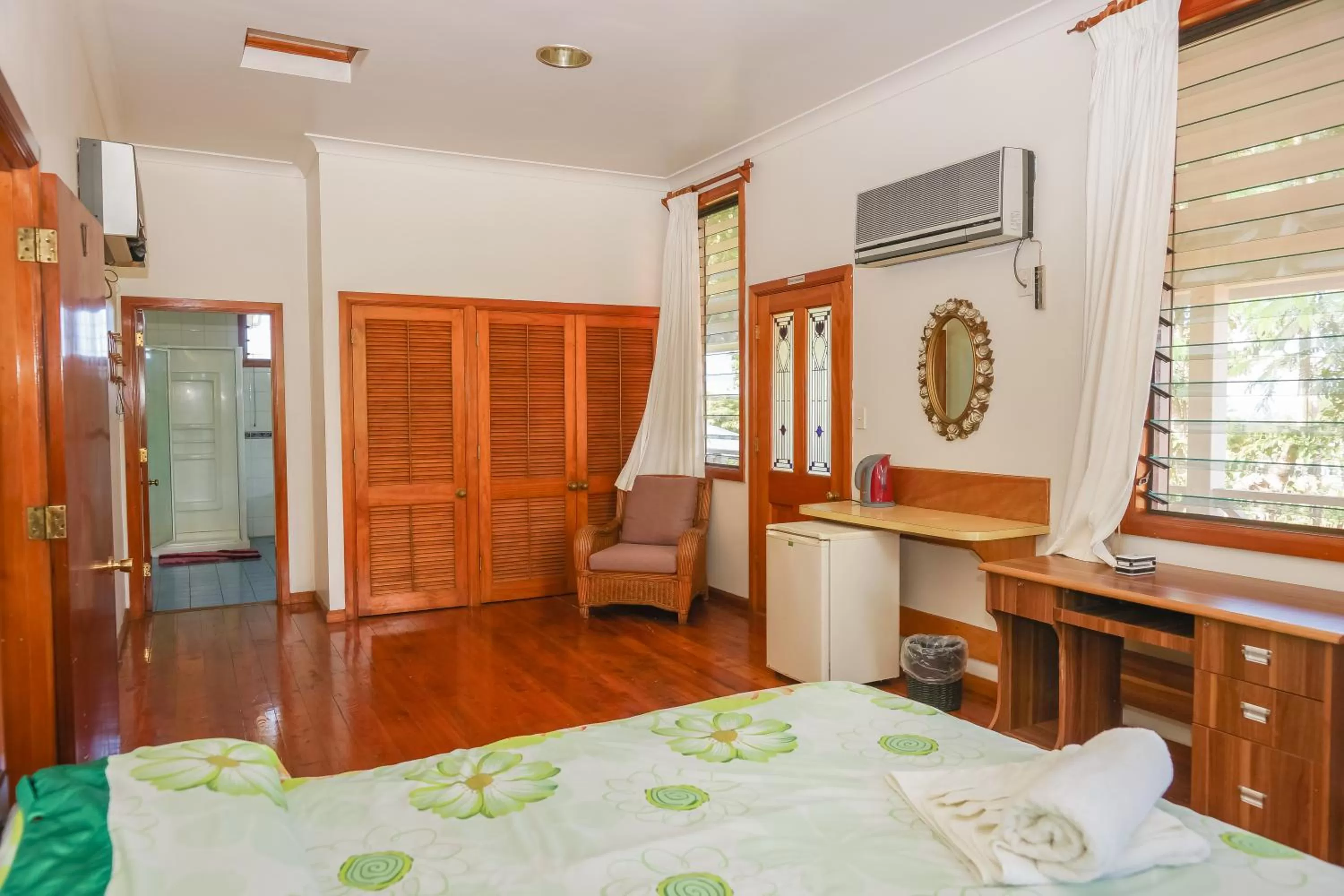 Bed in Lynn's Getaway Hotel