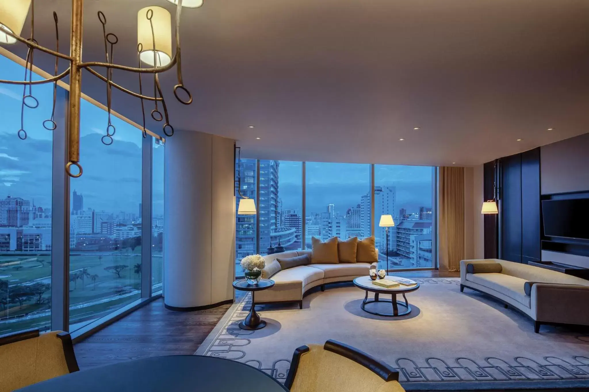 One-Bedroom King Suite in Waldorf Astoria Bangkok One-Bedroom King Suite in Waldorf Astoria Bangkok