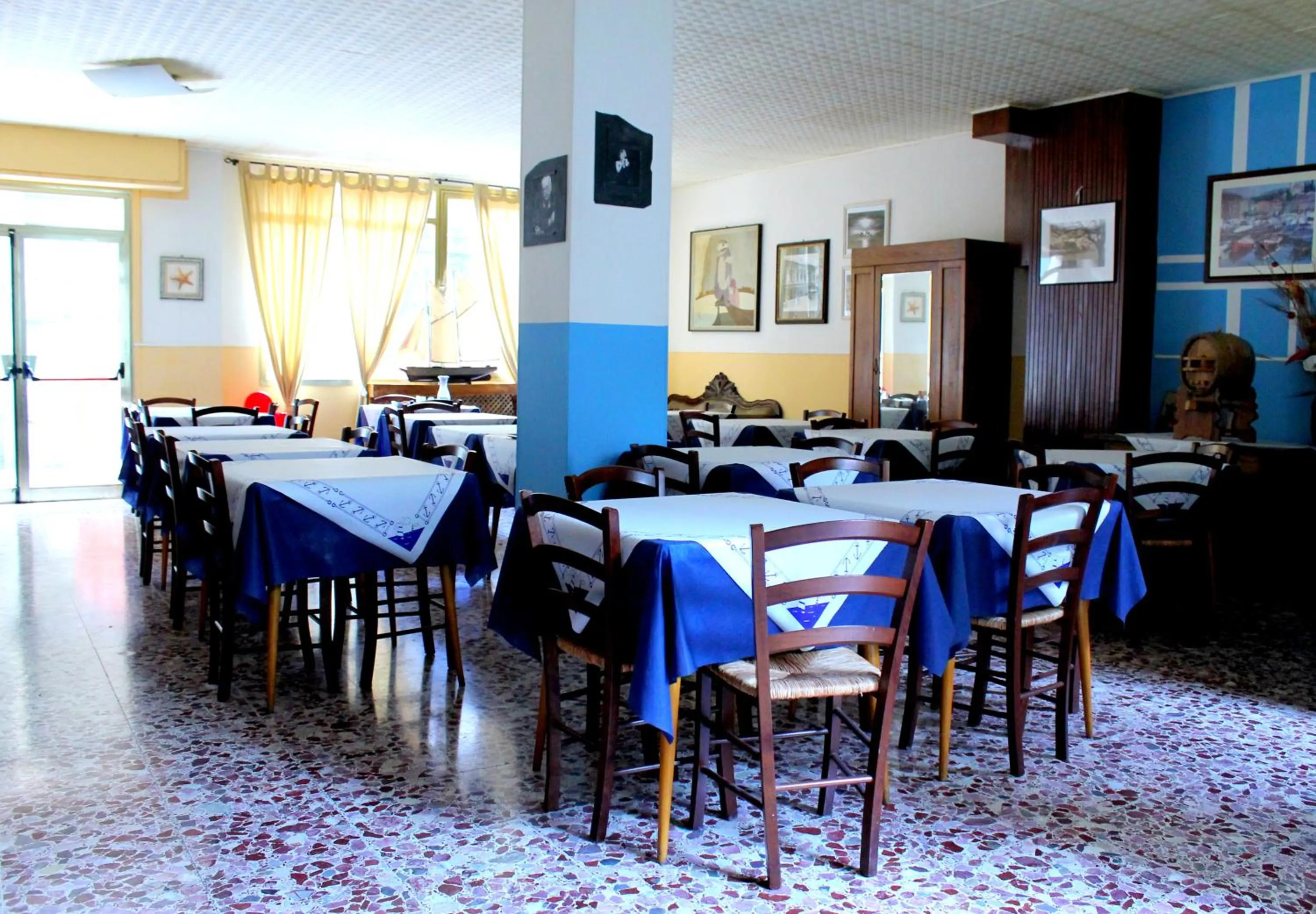 Restaurant/places to eat in Albergo Nella