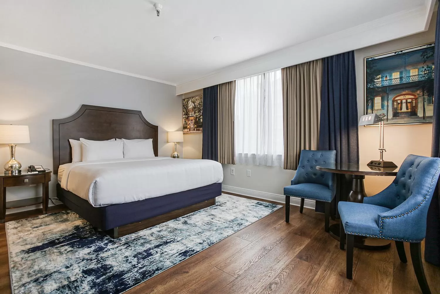 Property building, Bed in St Charles Inn, Superior Hotel