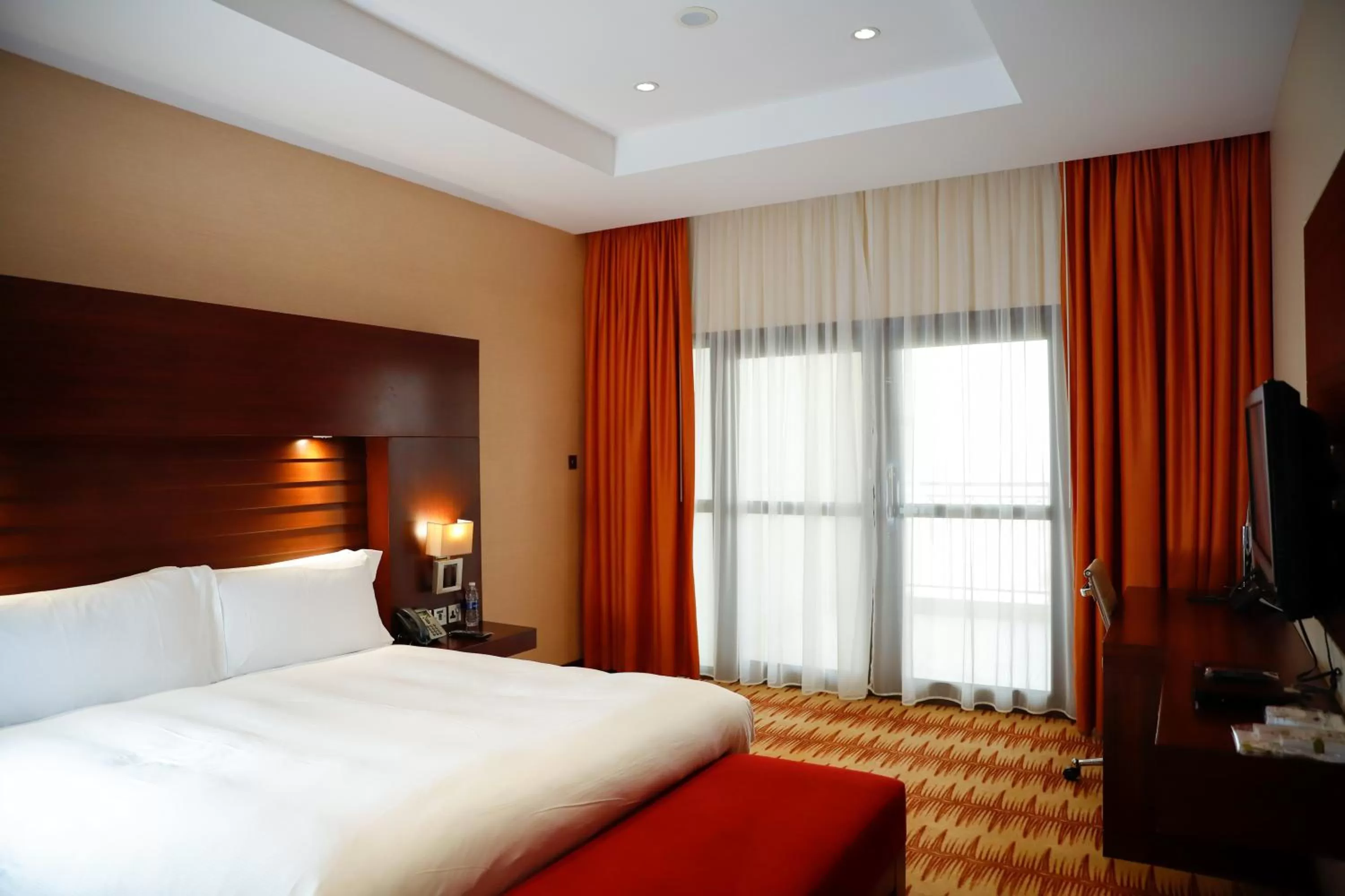 Photo of the whole room, Bed in Crowne Plaza Sohar by IHG