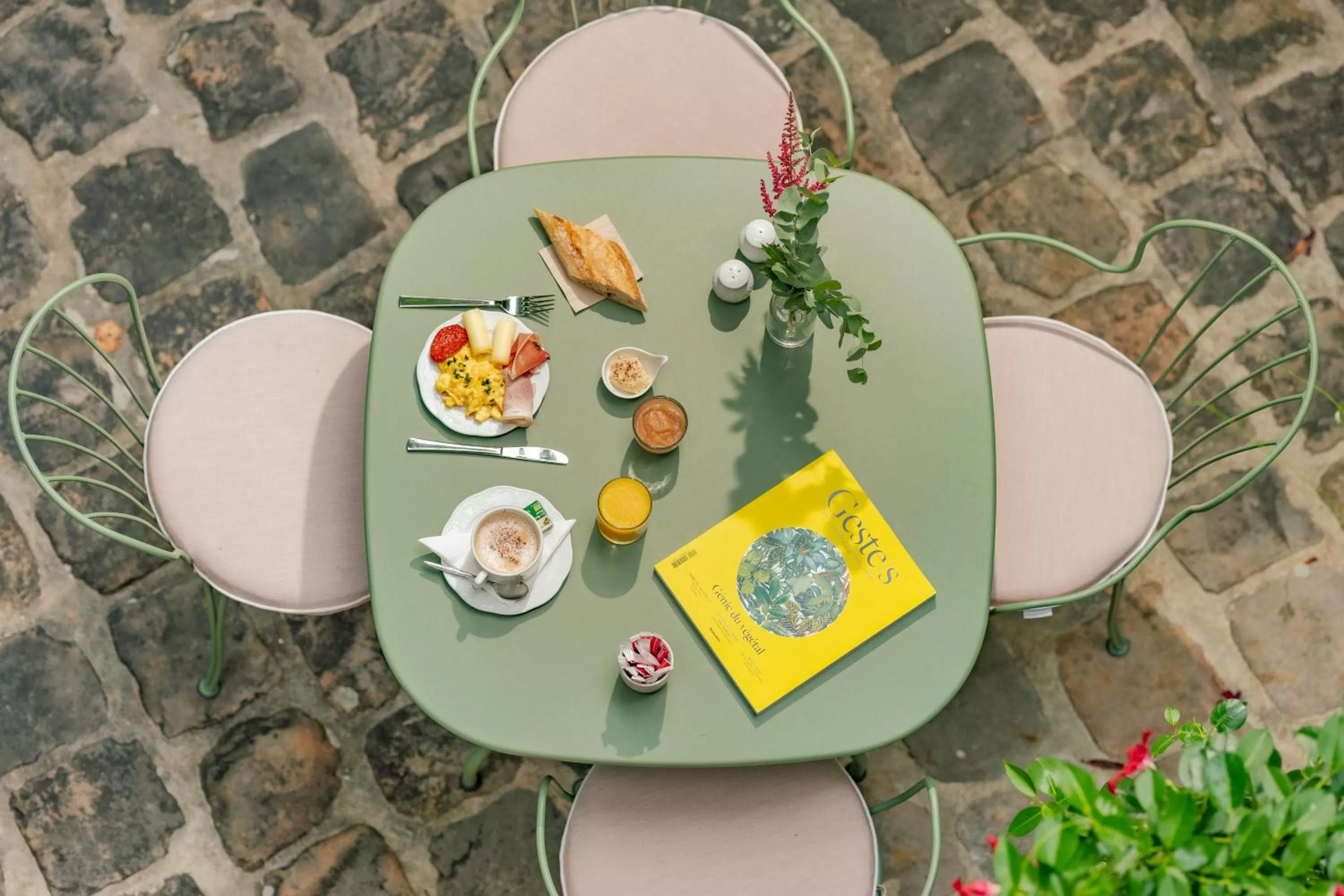 Garden in Hotel des Grandes Ecoles