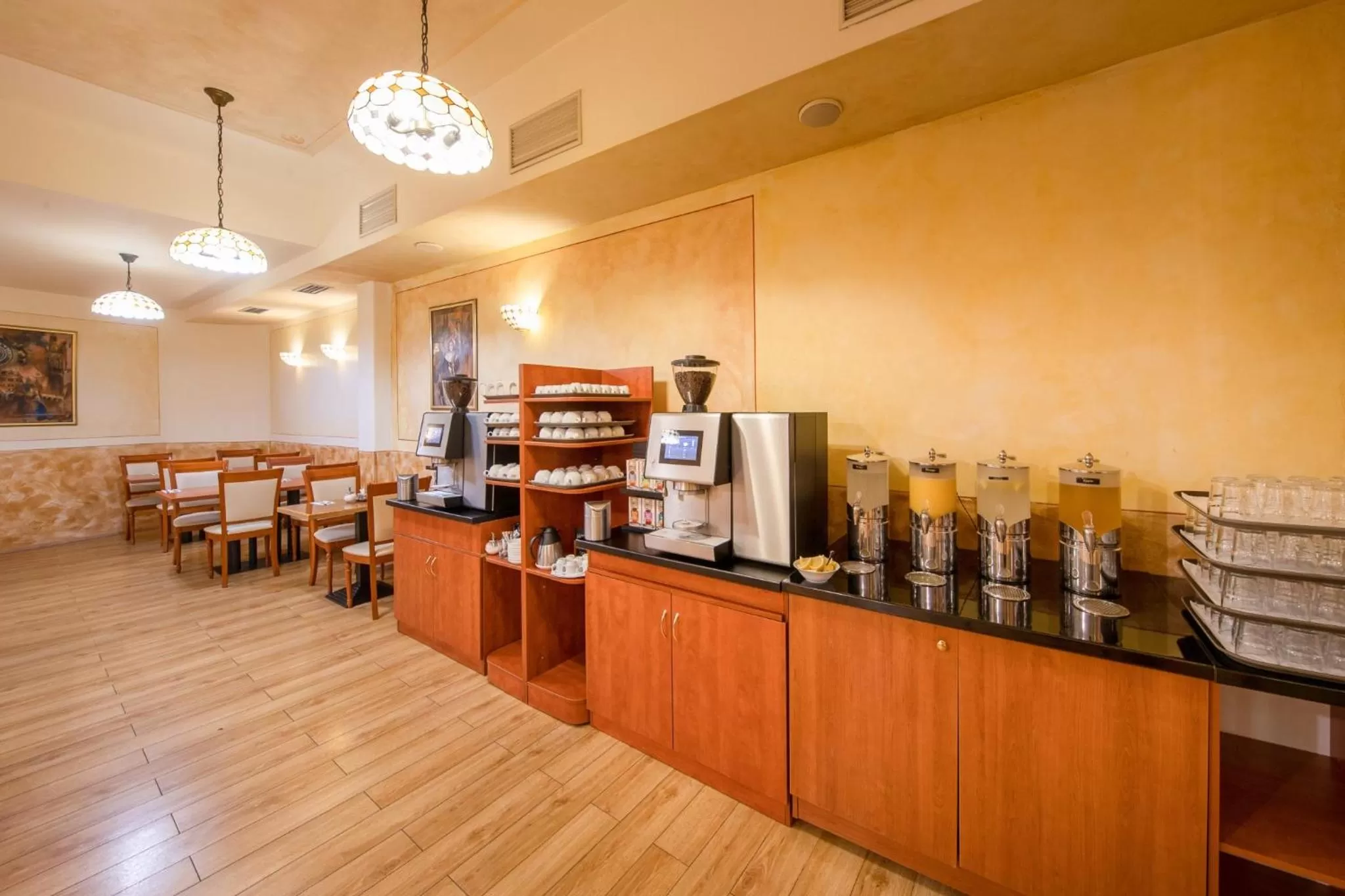 Restaurant/places to eat in Hotel Meteor Plaza Prague