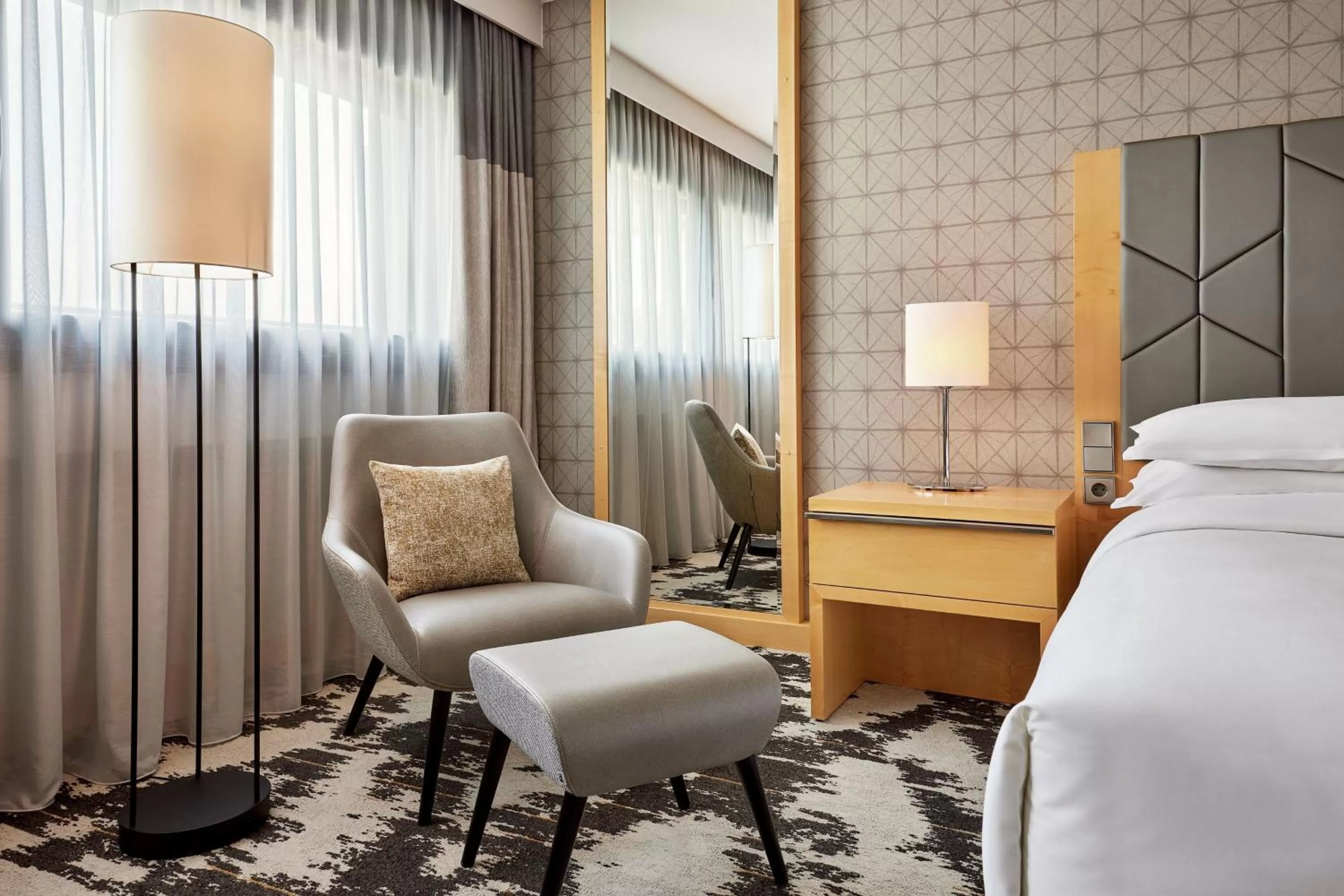 Photo of the whole room, Bed in Sheraton Frankfurt Airport Hotel & Conference Center