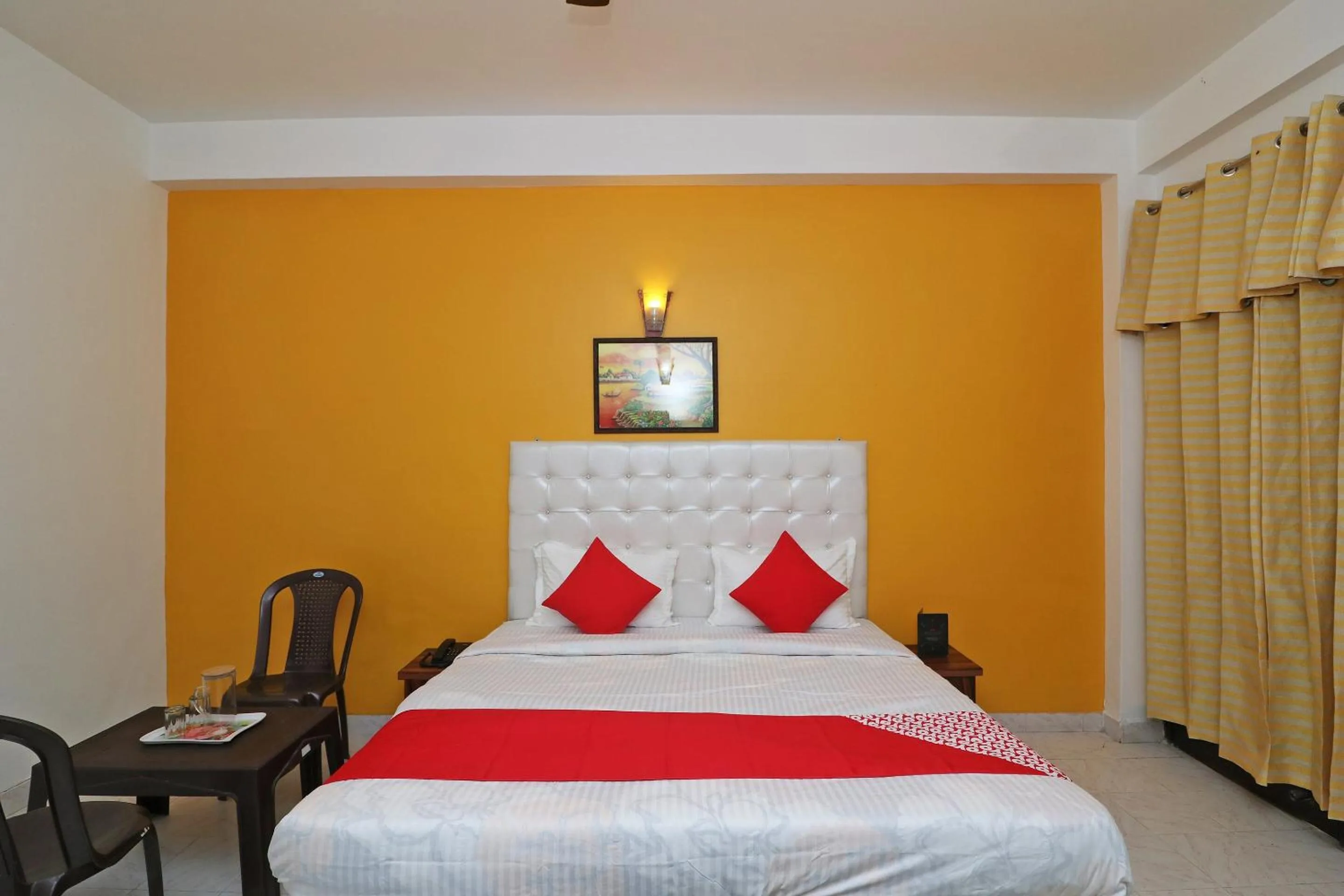 Bedroom in OYO Ooak Hotel