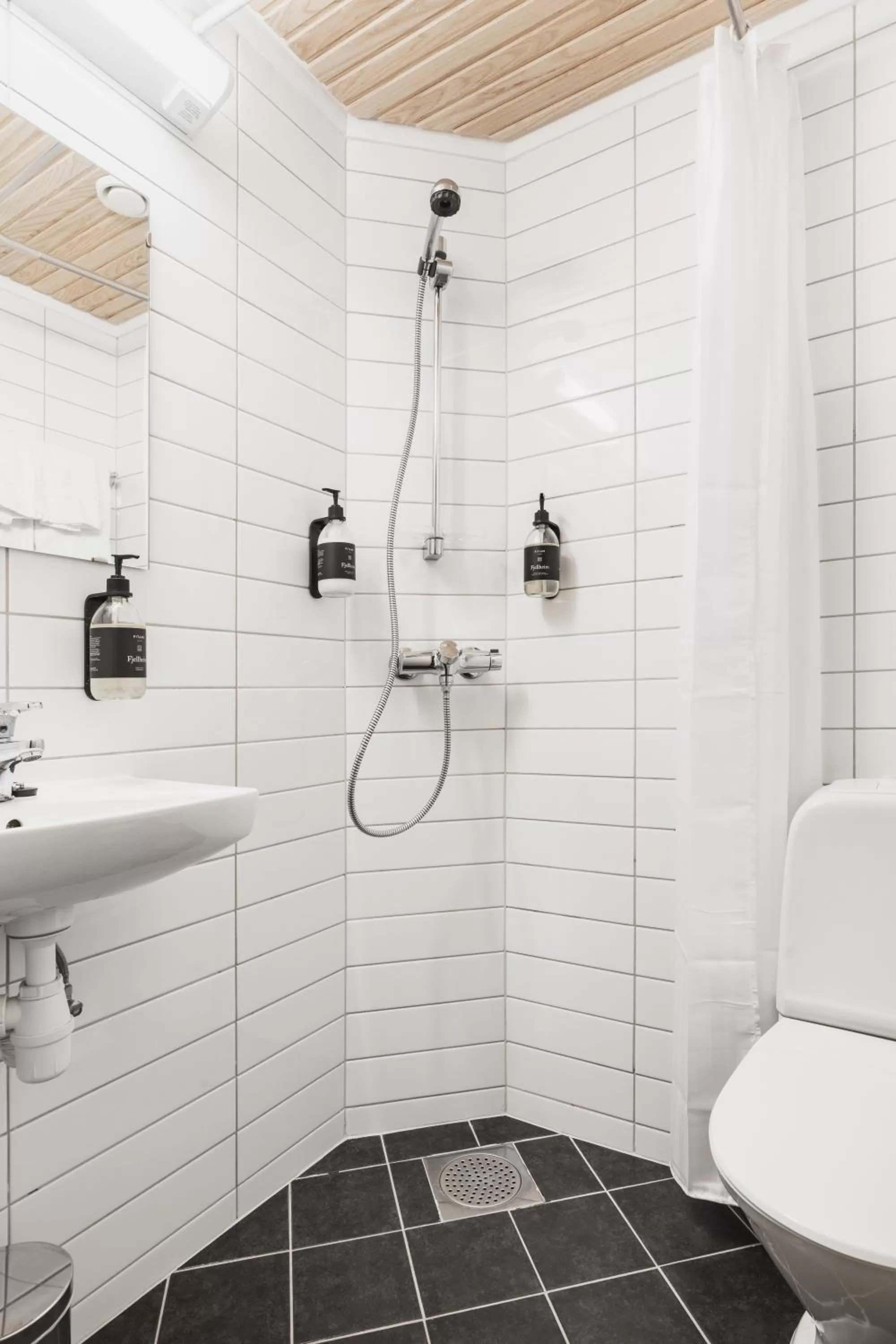 Shower in Heimen Hotel