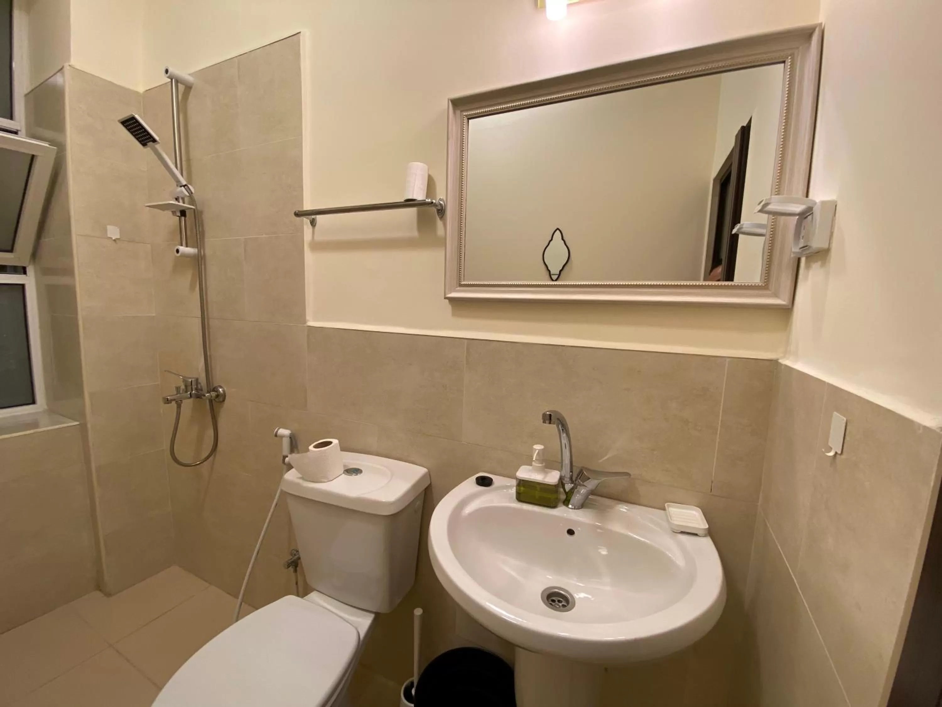 Shower in City Citadel Hotel,Amman