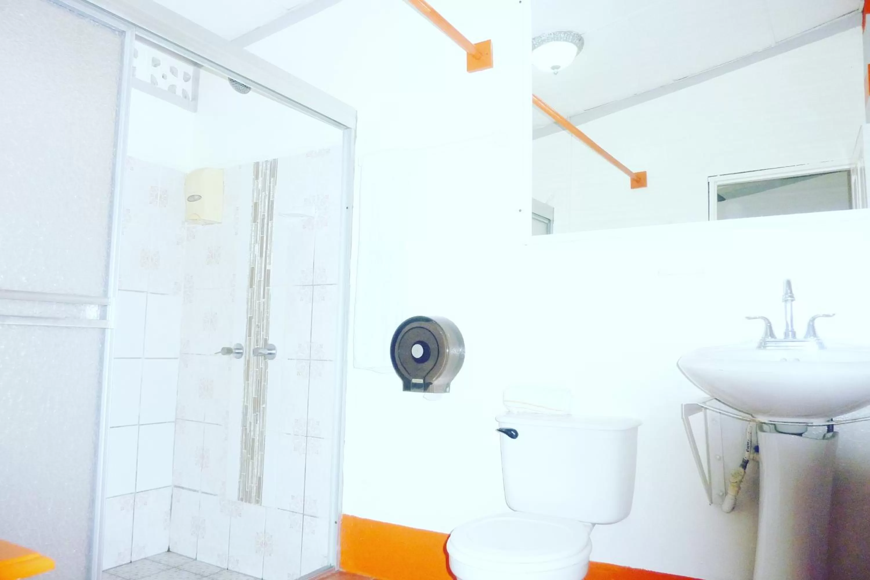 Bathroom in Hotel Ivania´s