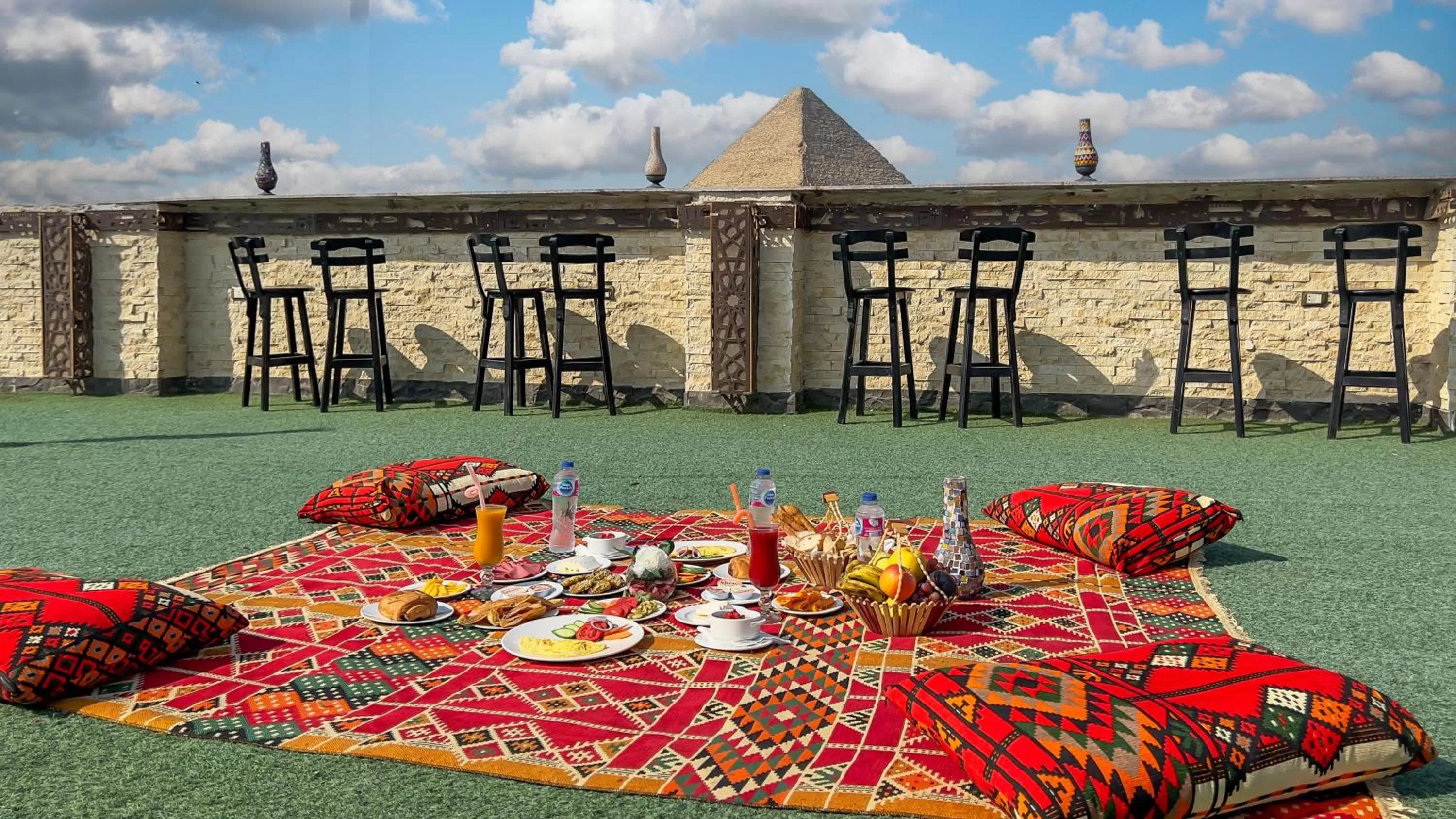 Day in King Cheops Inn - Pyramid View