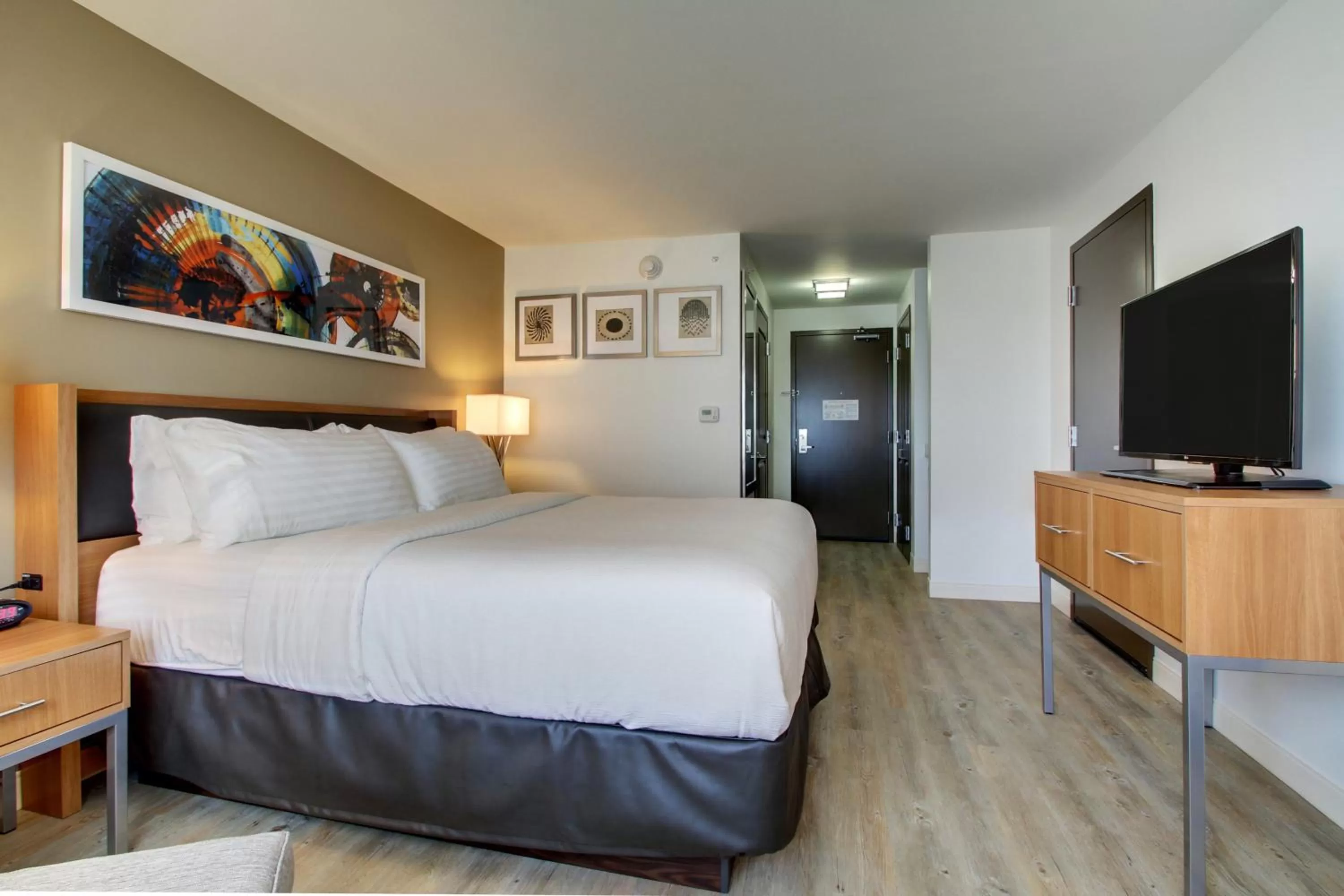 Bed in Holiday Inn & Suites Peoria at Grand Prairie by IHG