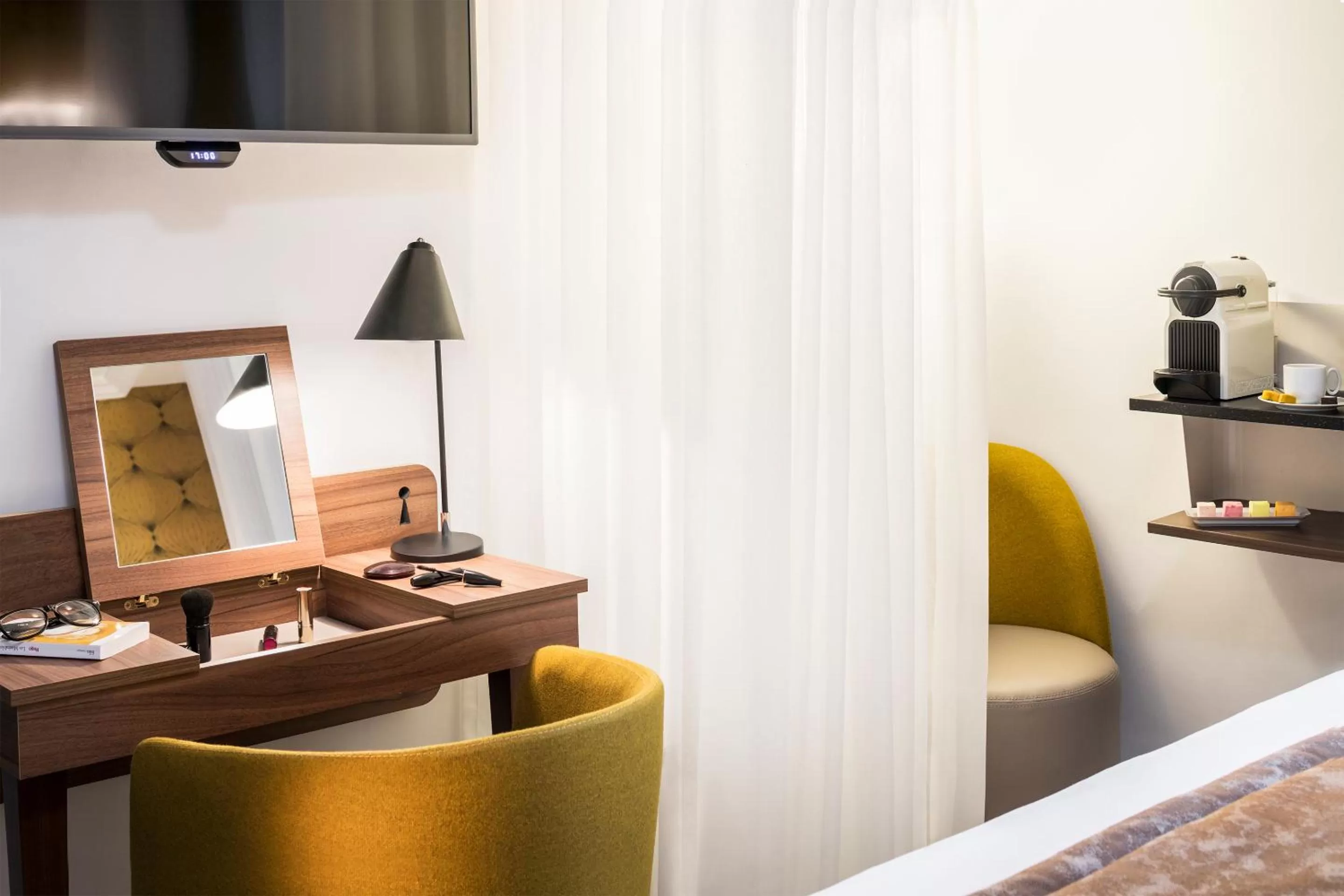 Coffee/tea facilities in Best Western Plus La Demeure