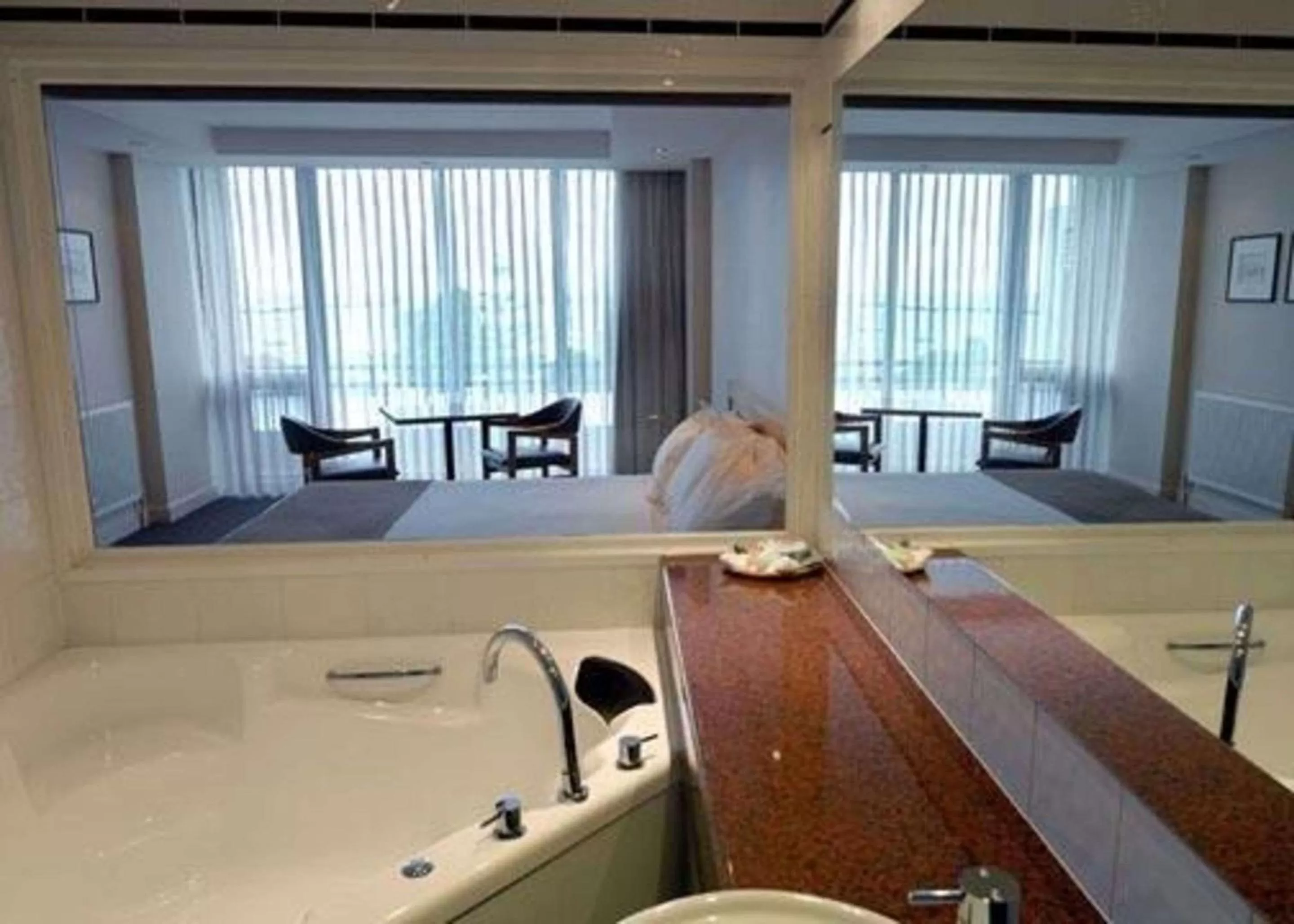 Photo of the whole room in Richmond Henty Hotel